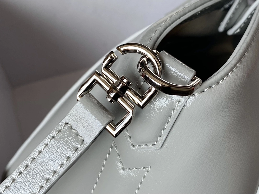 MOMO- 6iv593hy BB50U0B14Y-030 high quality version Antignoa Calfskin item:E-B000A0960