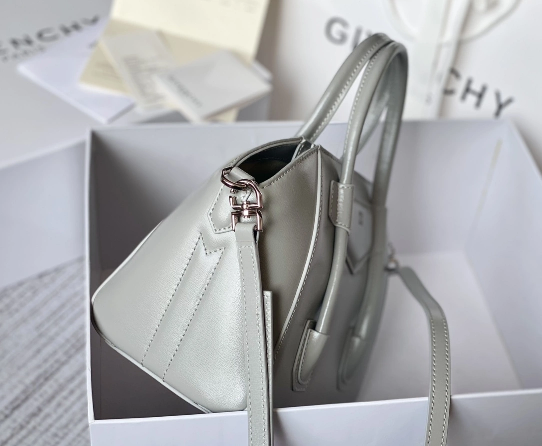 MOMO- 6iv593hy BB50U0B14Y-030 high quality version Antignoa Calfskin item:E-B000A0960