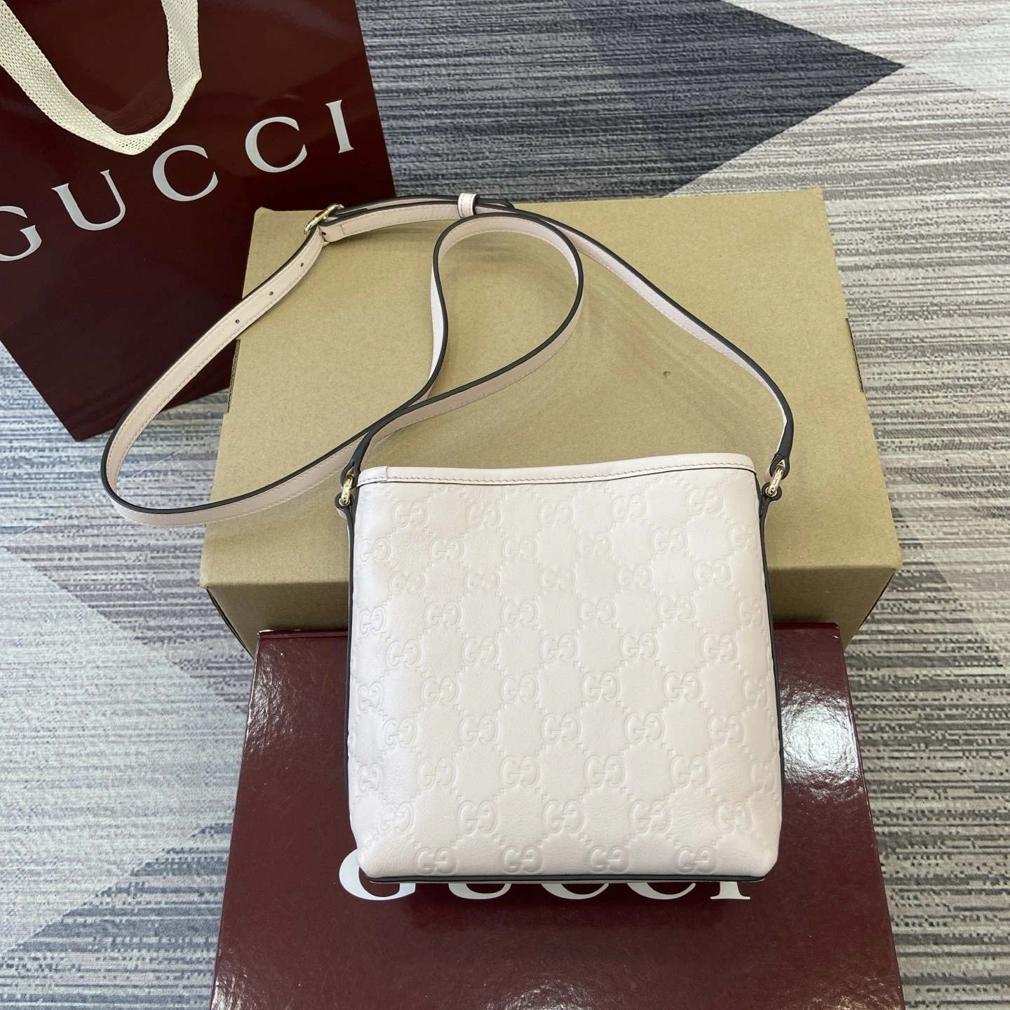 MOMO--6u33i 847090-AAFDV-5734 high quality version GG Emblem cowhide item:E-B815K2037