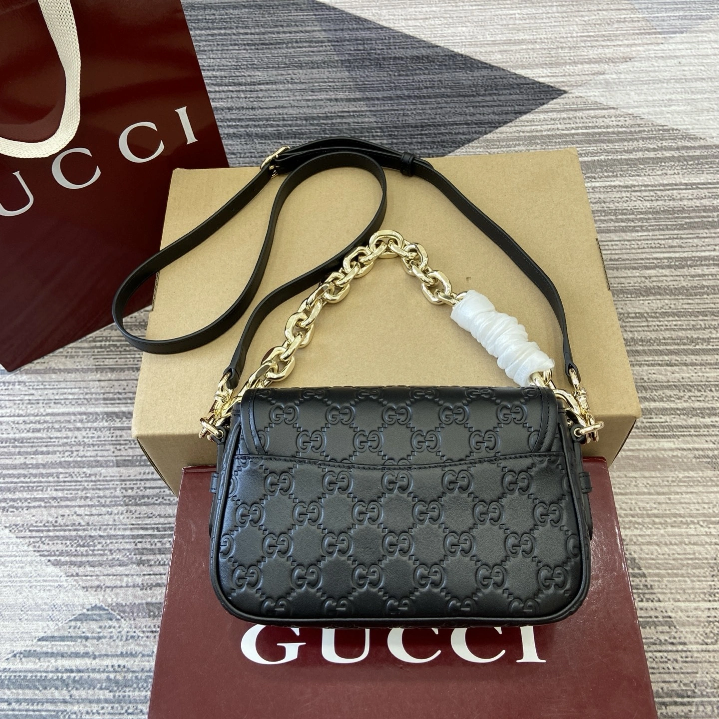 MOMO--6u33i 847448-AAFDV-1000 high quality version GG Emblem cowhide item:E-B815K1902