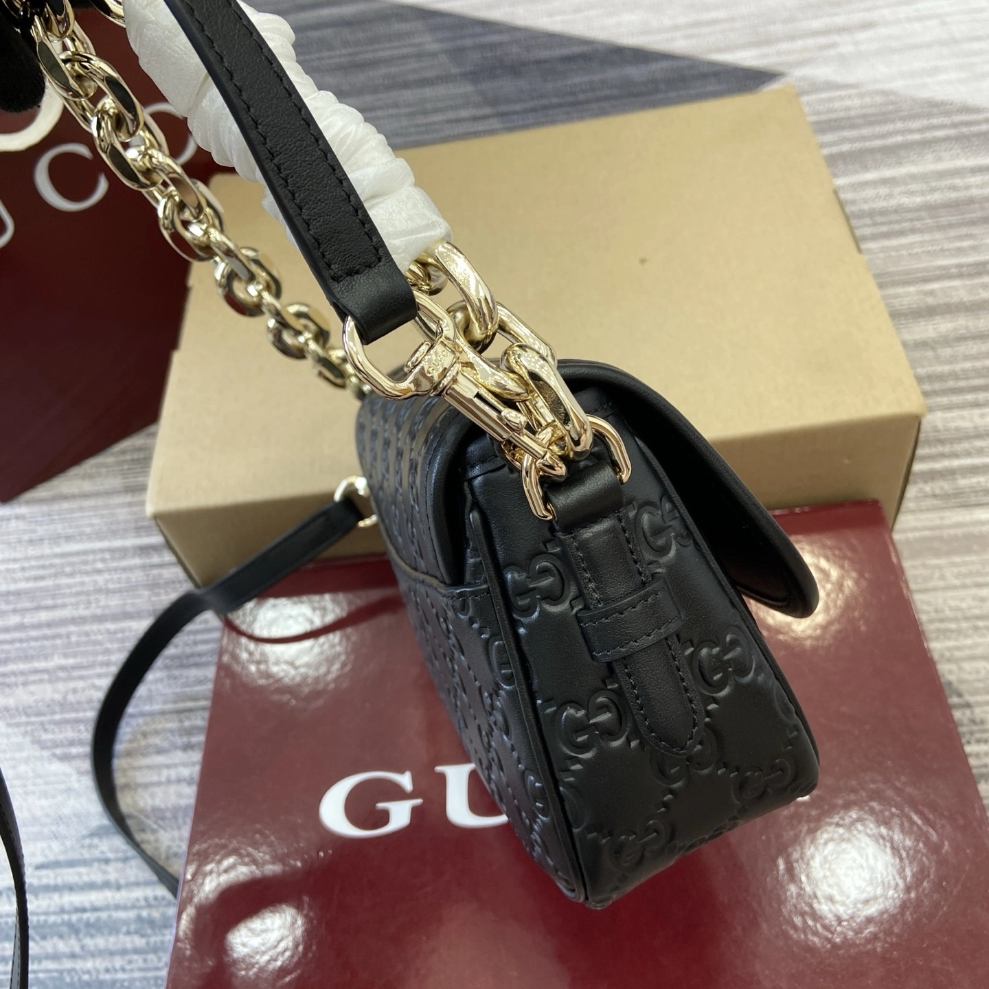 MOMO--6u33i 847448-AAFDV-1000 high quality version GG Emblem cowhide item:E-B815K1902