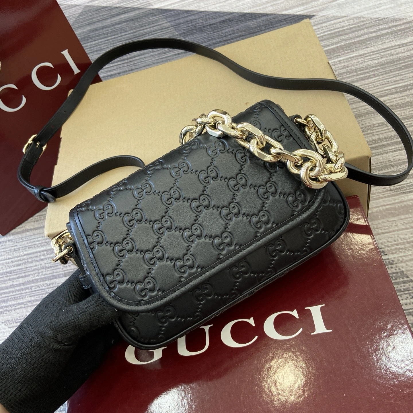 MOMO--6u33i 847448-AAFDV-1000 high quality version GG Emblem cowhide item:E-B815K1902