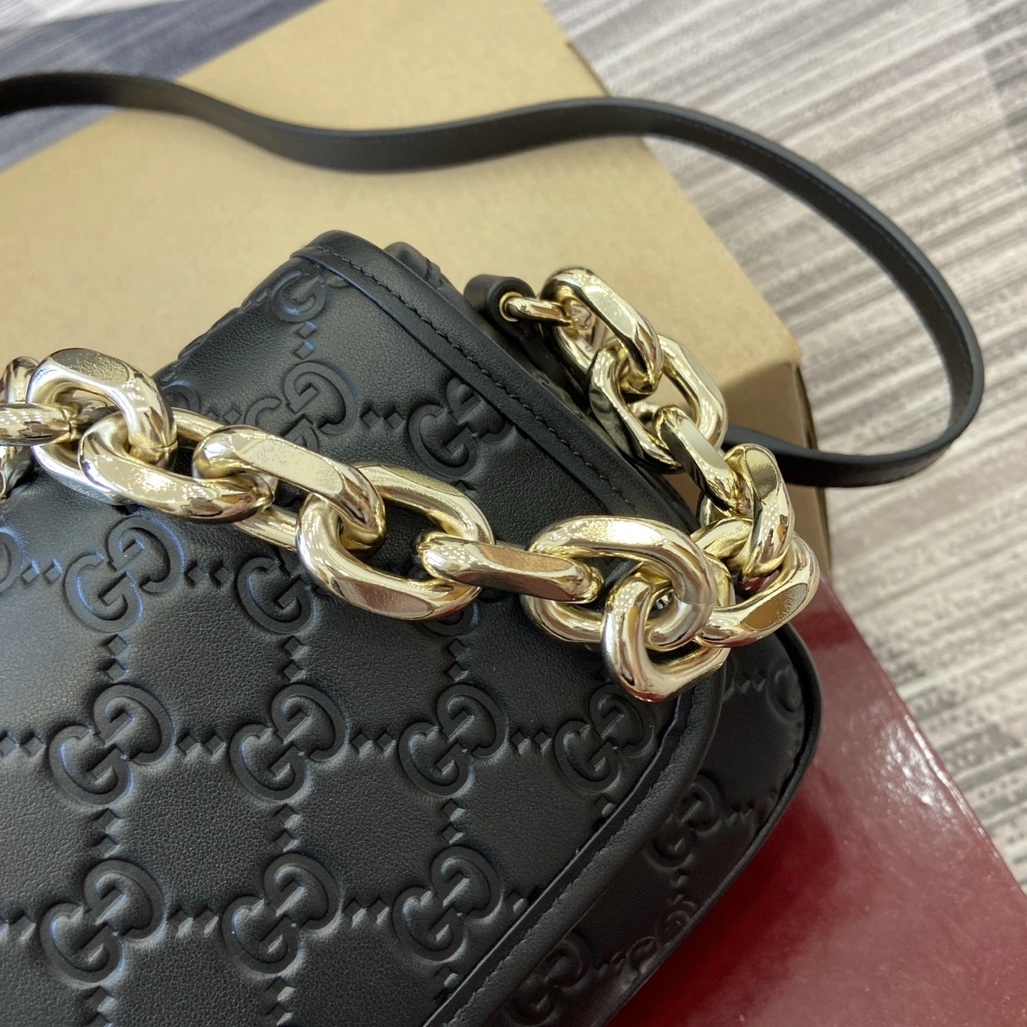 MOMO--6u33i 847448-AAFDV-1000 high quality version GG Emblem cowhide item:E-B815K1902