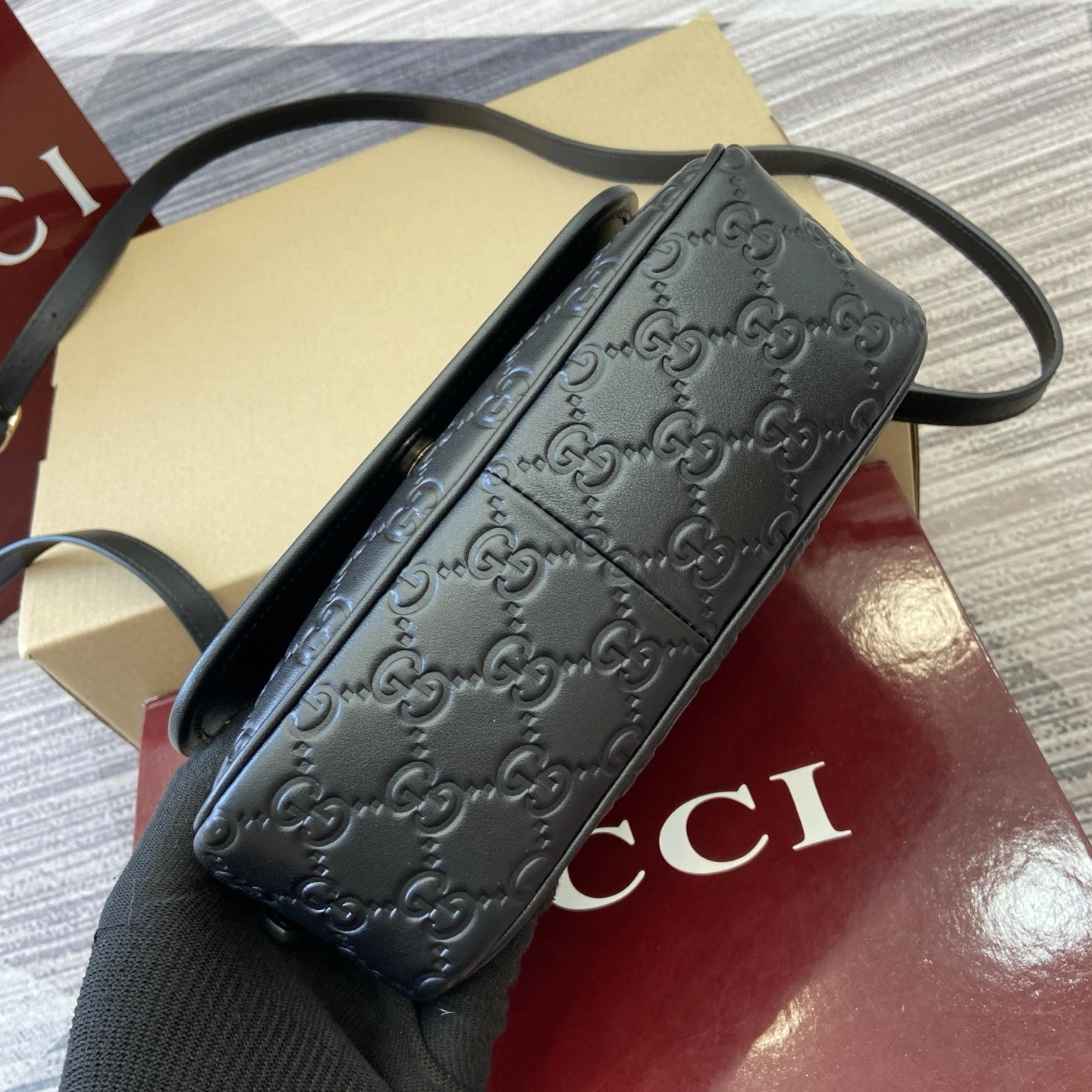MOMO--6u33i 847448-AAFDV-1000 high quality version GG Emblem cowhide item:E-B815K1902