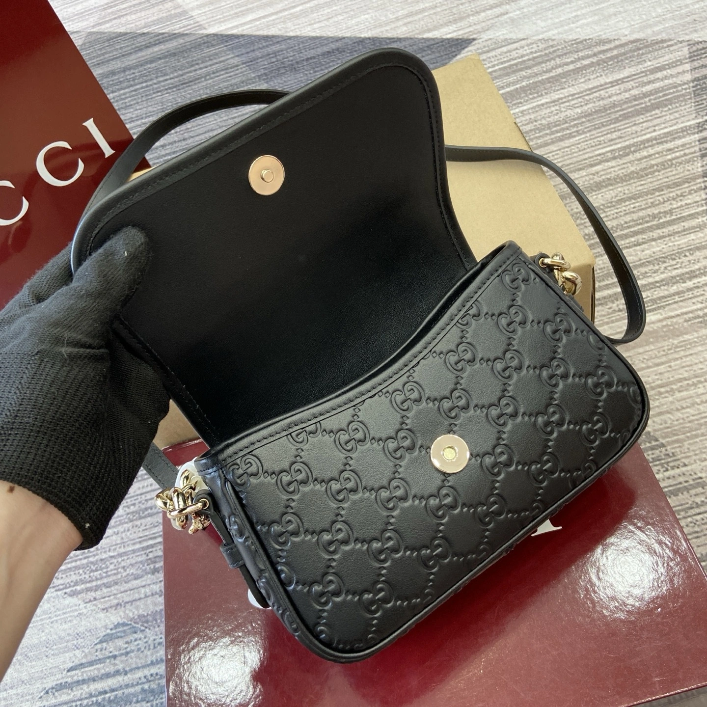 MOMO--6u33i 847448-AAFDV-1000 high quality version GG Emblem cowhide item:E-B815K1902