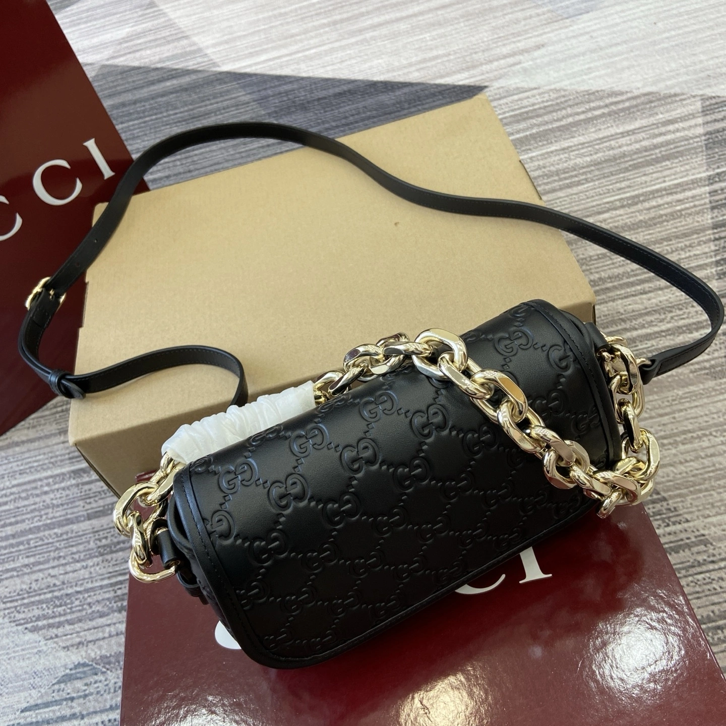 MOMO--6u33i 847448-AAFDV-1000 high quality version GG Emblem cowhide item:E-B815K1902