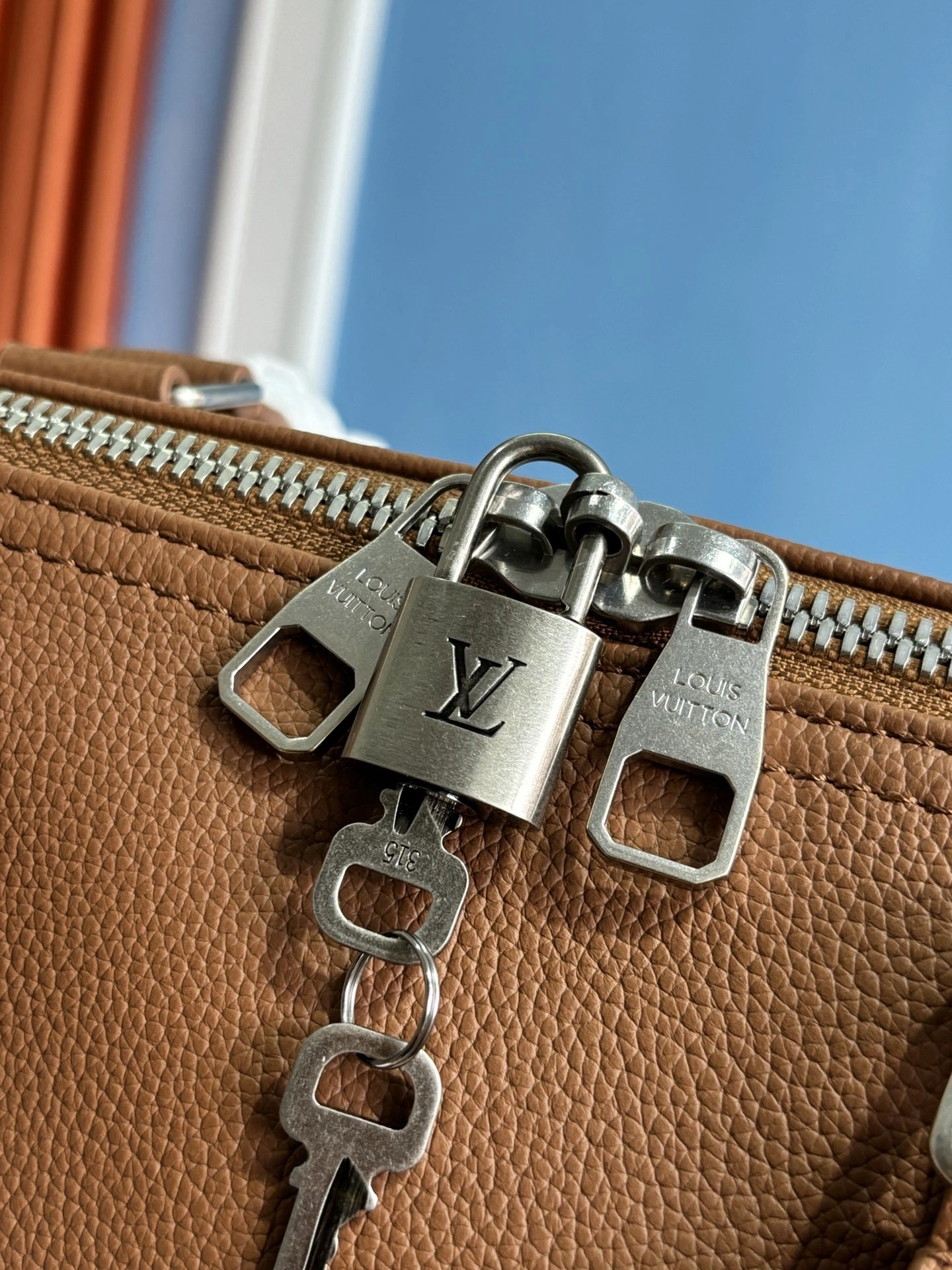 Custombag-- 8V M26065 high quality version Keepall Bandouliere 50 cowhide item:E-B808L1709T