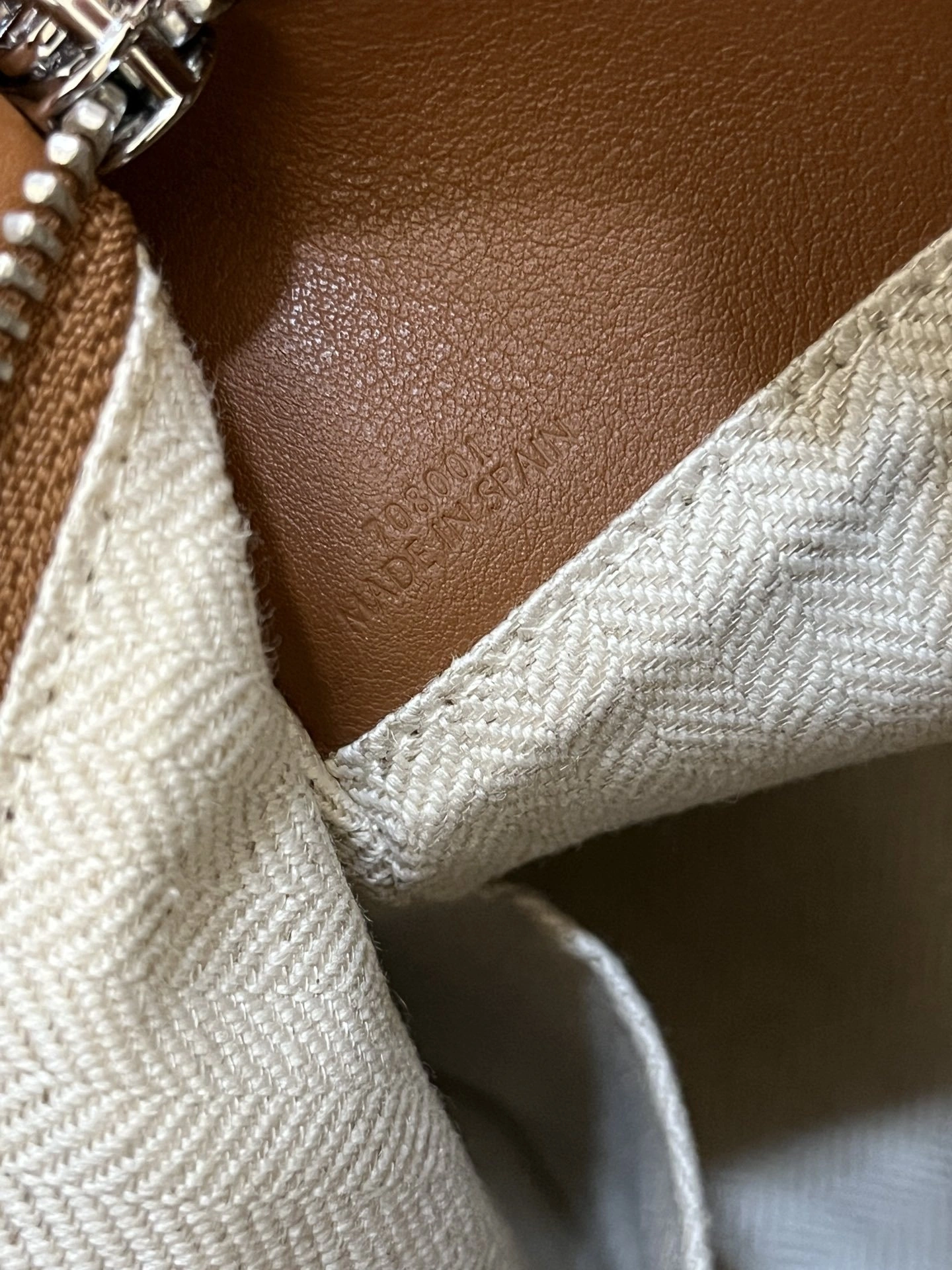 MOMO-- 8o5w5 A510P60X41-0TAN high quality version Calfskin 24CMPuzzle item:E-B050I0520