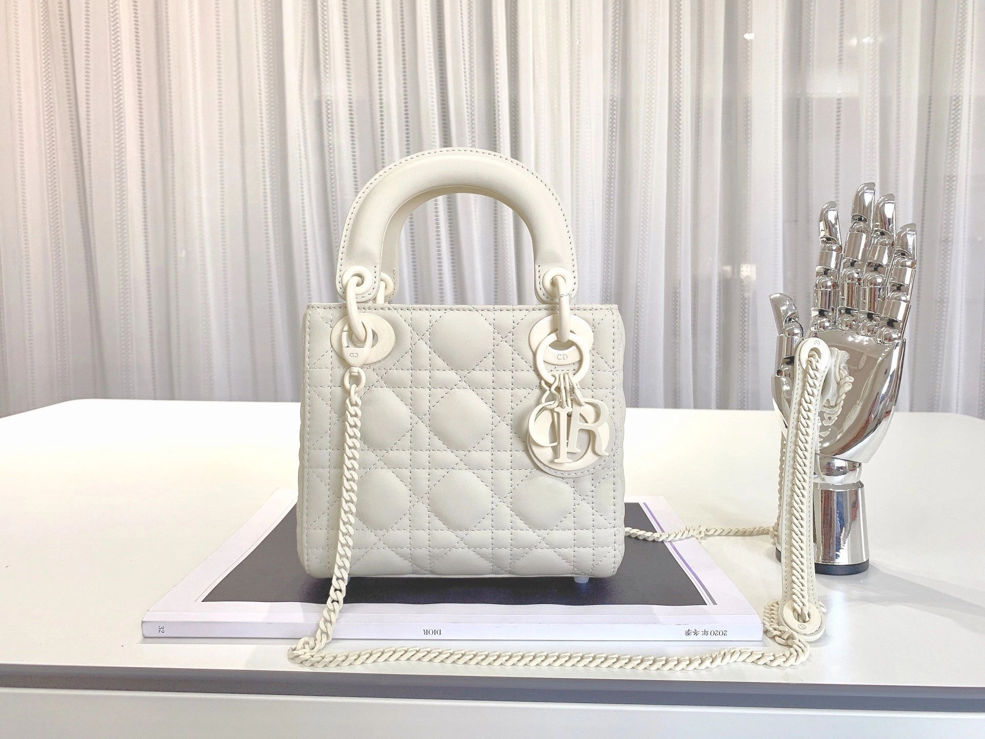Custombag-- M0505ILOI-M030 Lady high quality version White frosted cowhide item：C-B803D0712