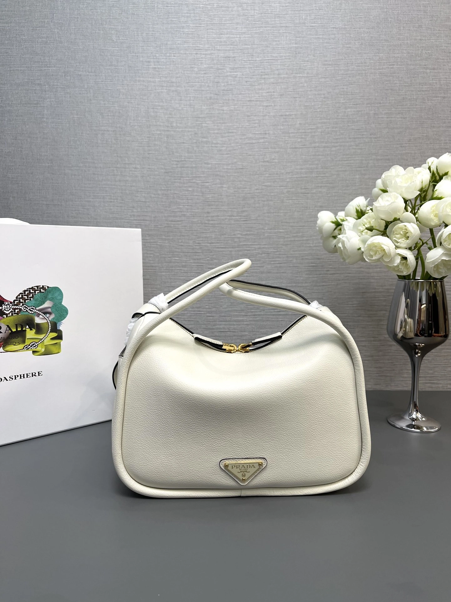 MOMO-- Pr141 1BA451_2CYS_F0PG7_V_OVO 1BA451_2CYS_F0PG7 Lindy Calfskin item:D-B063G2233