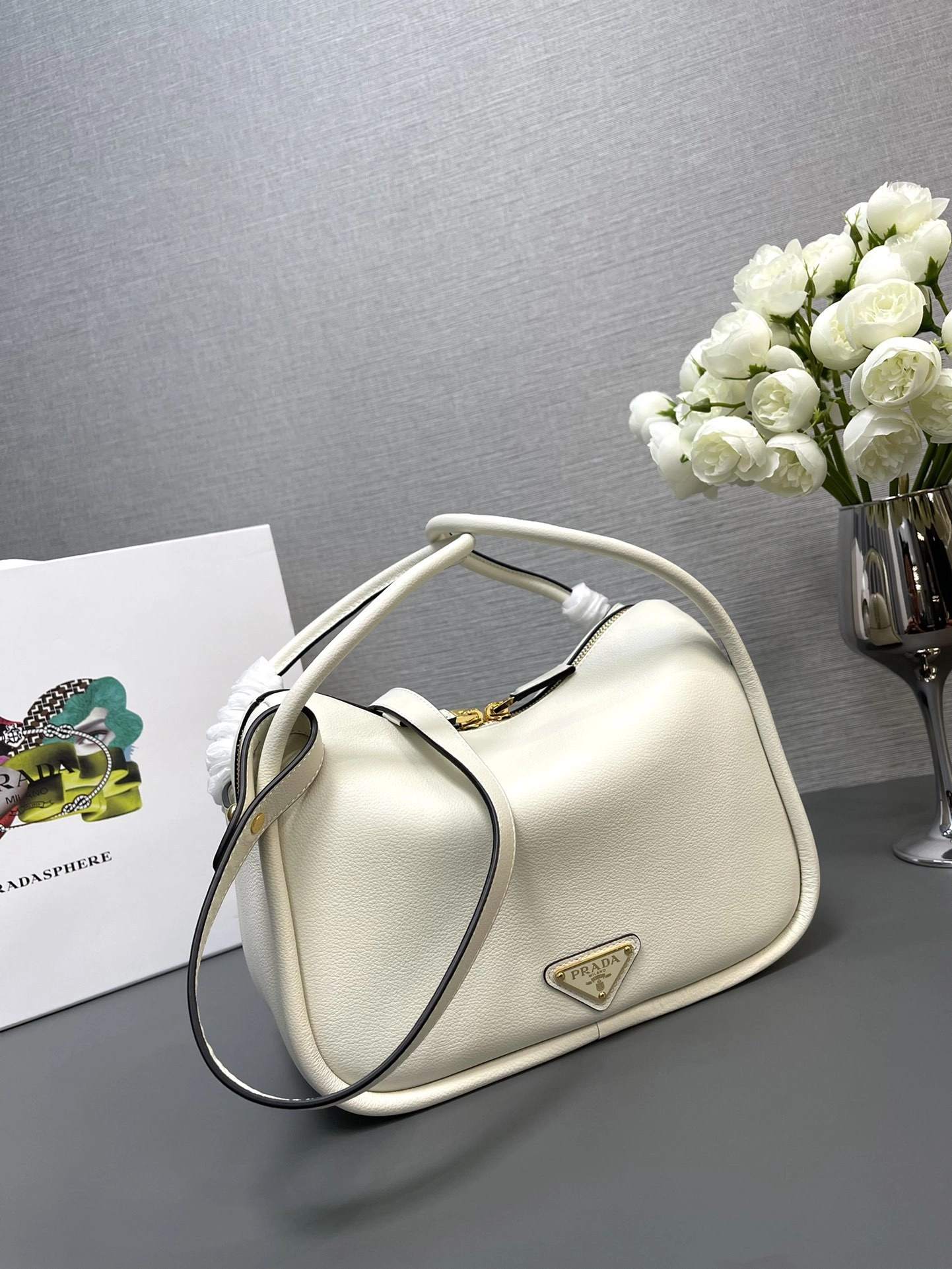 MOMO-- Pr141 1BA451_2CYS_F0PG7_V_OVO 1BA451_2CYS_F0PG7 Lindy Calfskin item:D-B063G2233