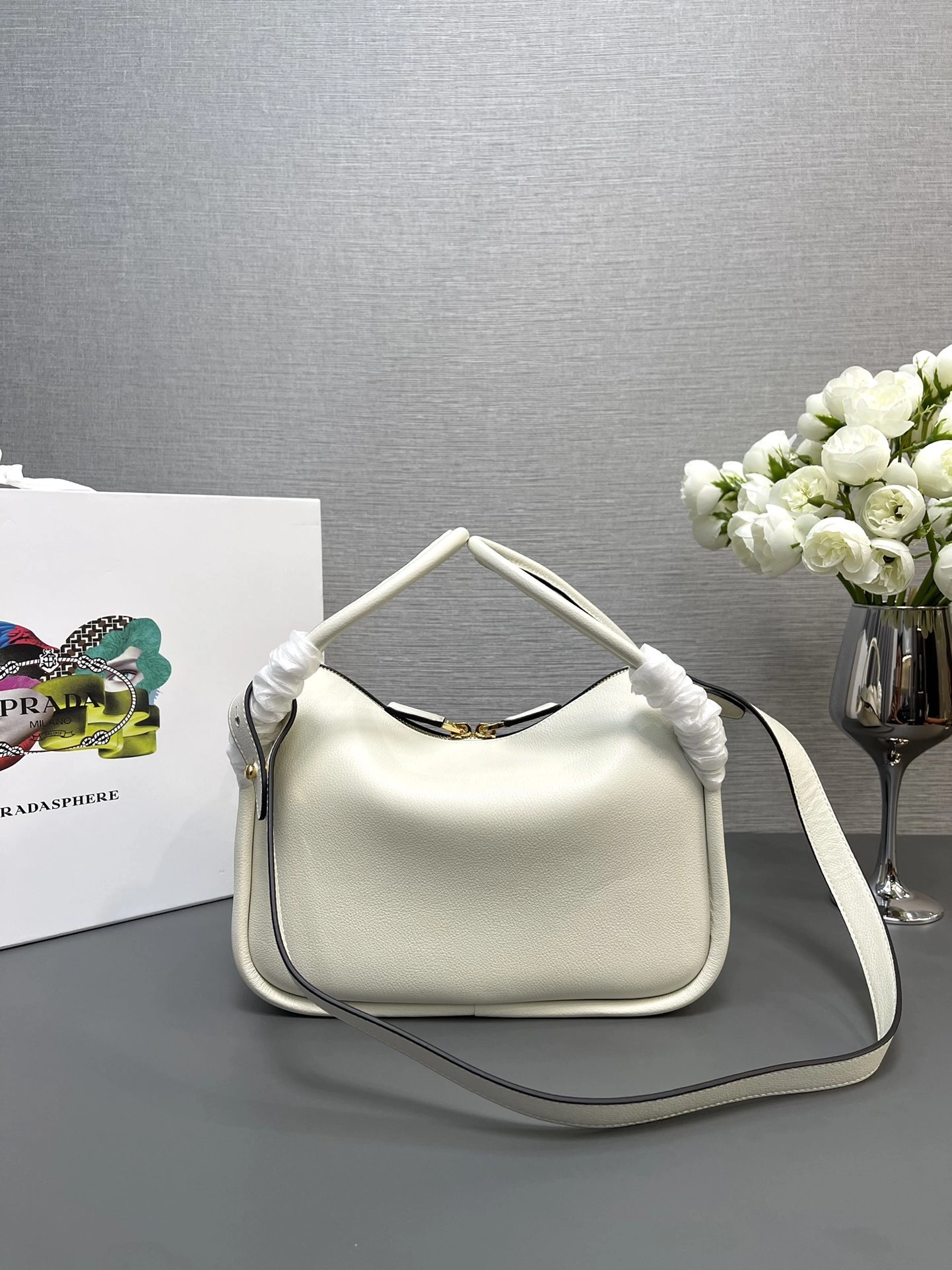 MOMO-- Pr141 1BA451_2CYS_F0PG7_V_OVO 1BA451_2CYS_F0PG7 Lindy Calfskin item:D-B063G2233