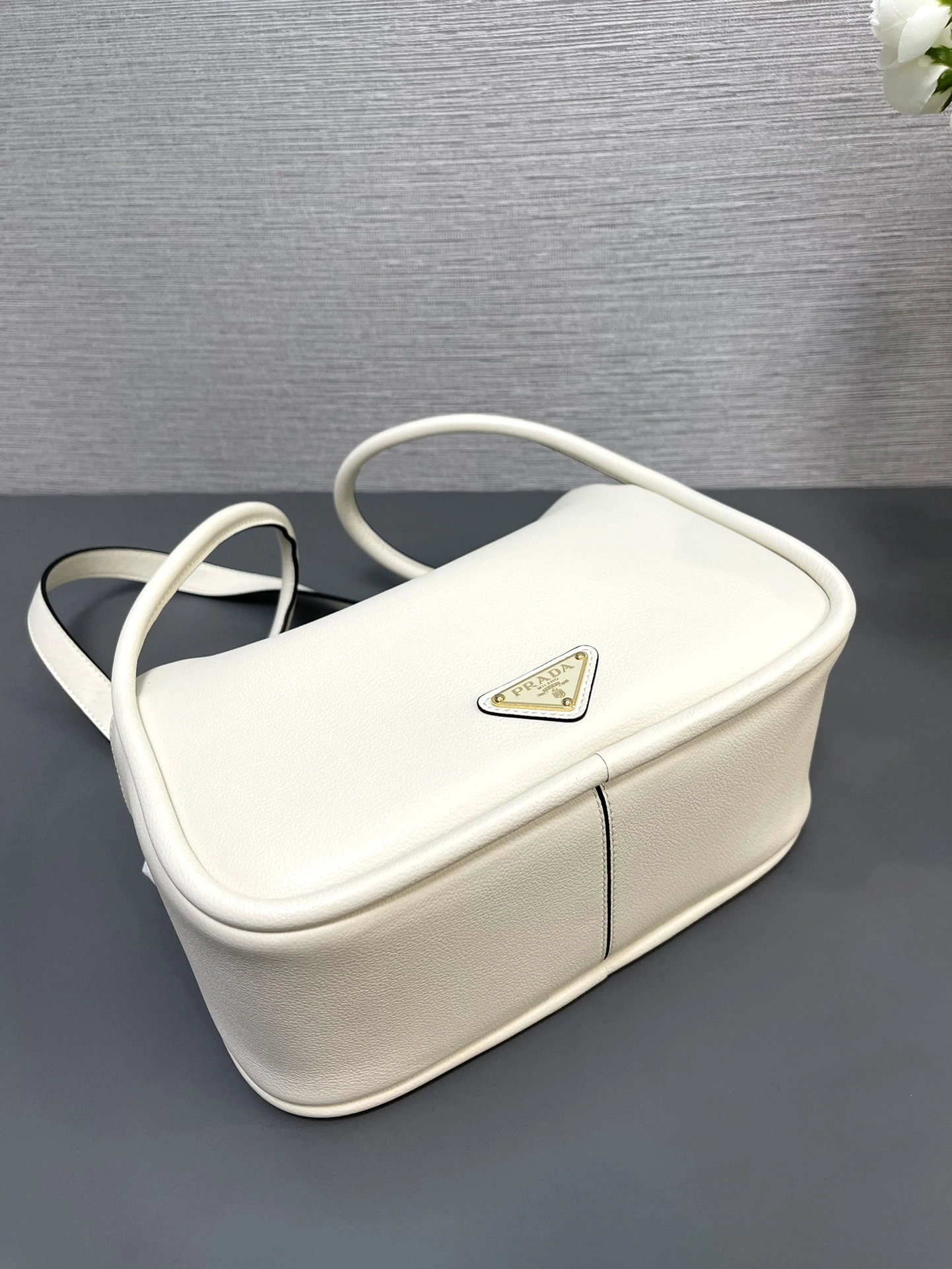 MOMO-- Pr141 1BA451_2CYS_F0PG7_V_OVO 1BA451_2CYS_F0PG7 Lindy Calfskin item:D-B063G2233