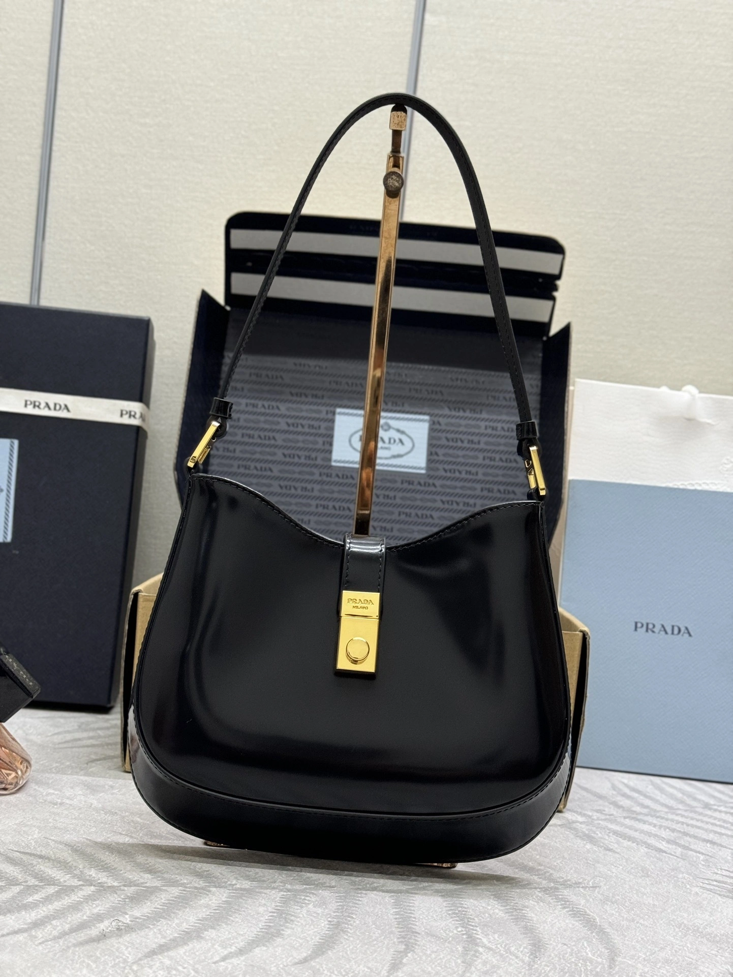 MOMO--Pr141 1BC169_ZO6_F0632_V_MEO high quality version cowhide Cleo item:E-B000K0636