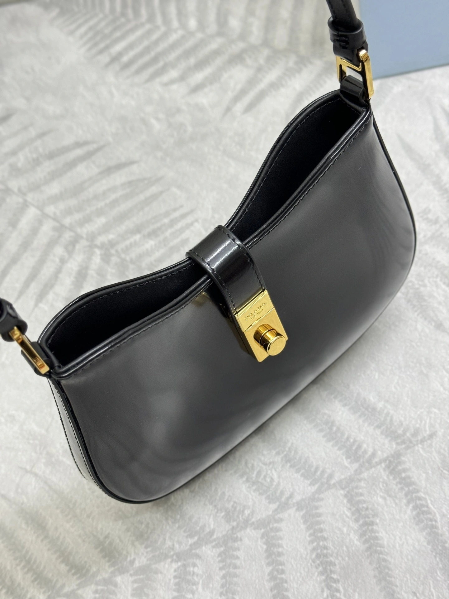 MOMO--Pr141 1BC169_ZO6_F0632_V_MEO high quality version cowhide Cleo item:E-B000K0636
