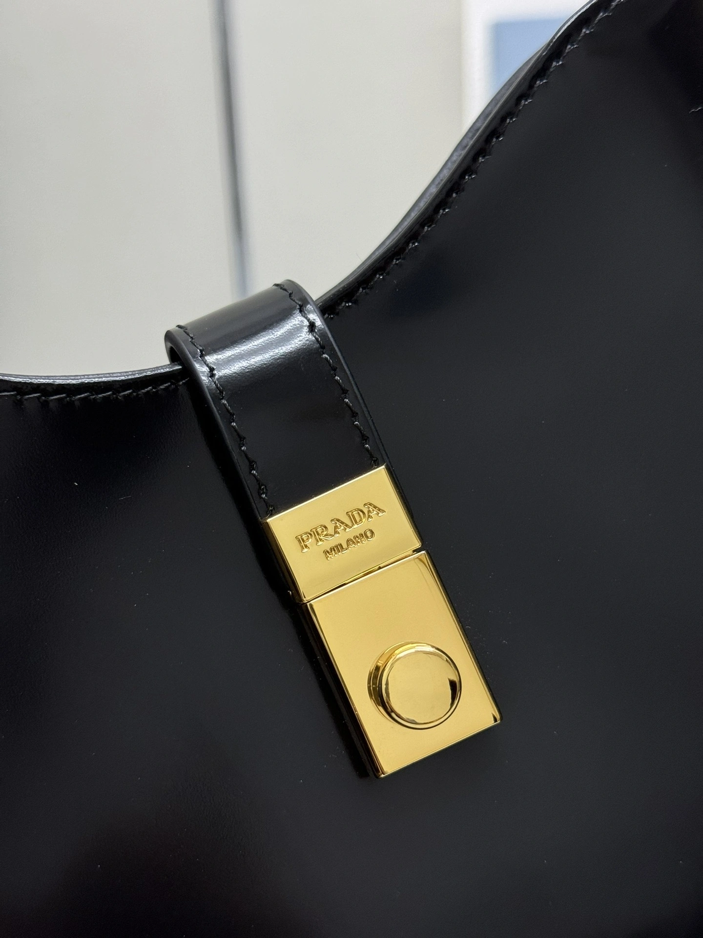 MOMO--Pr141 1BC169_ZO6_F0632_V_MEO high quality version cowhide Cleo item:E-B000K0636