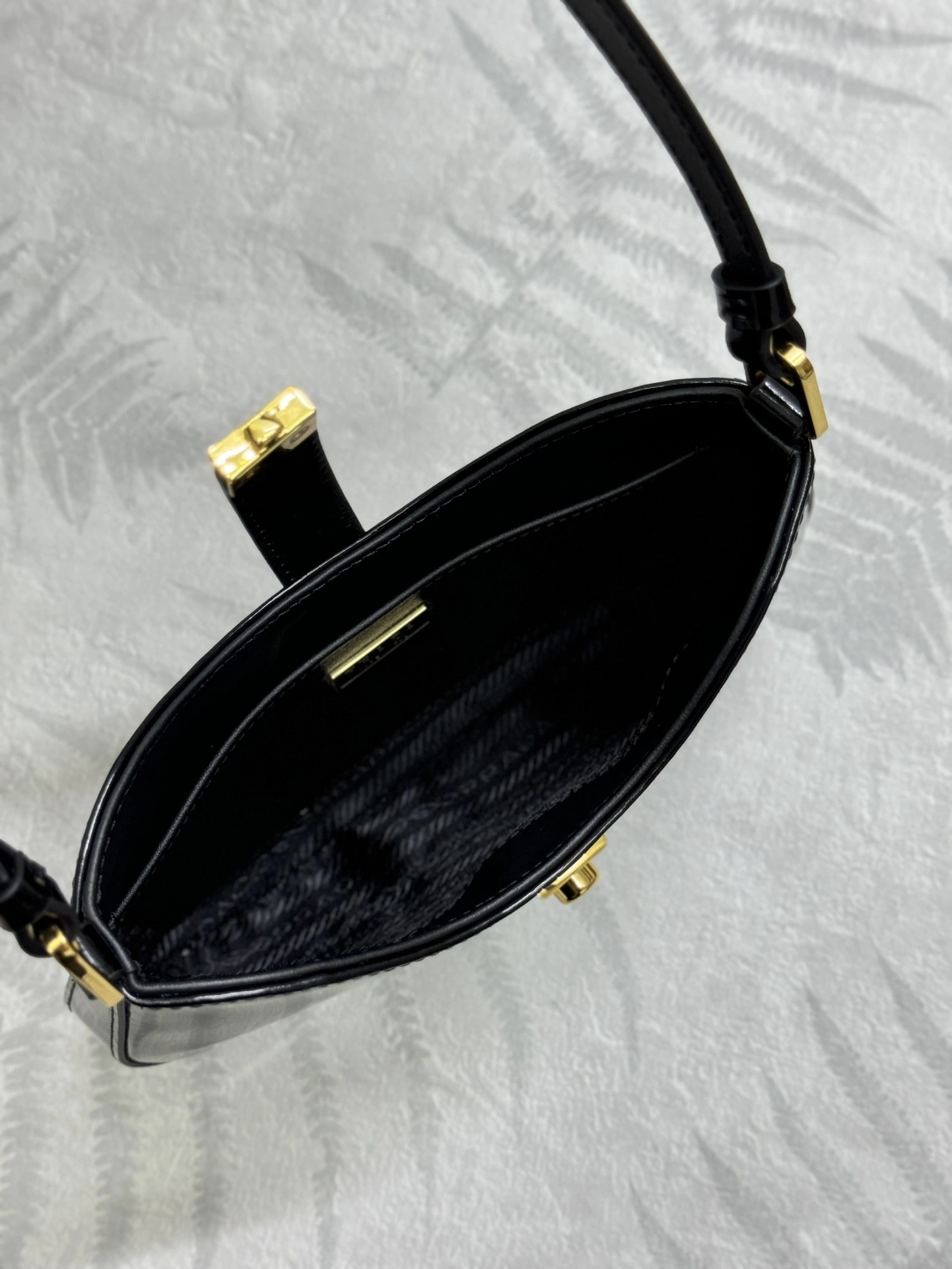 MOMO--Pr141 1BC169_ZO6_F0632_V_MEO high quality version cowhide Cleo item:E-B000K0636