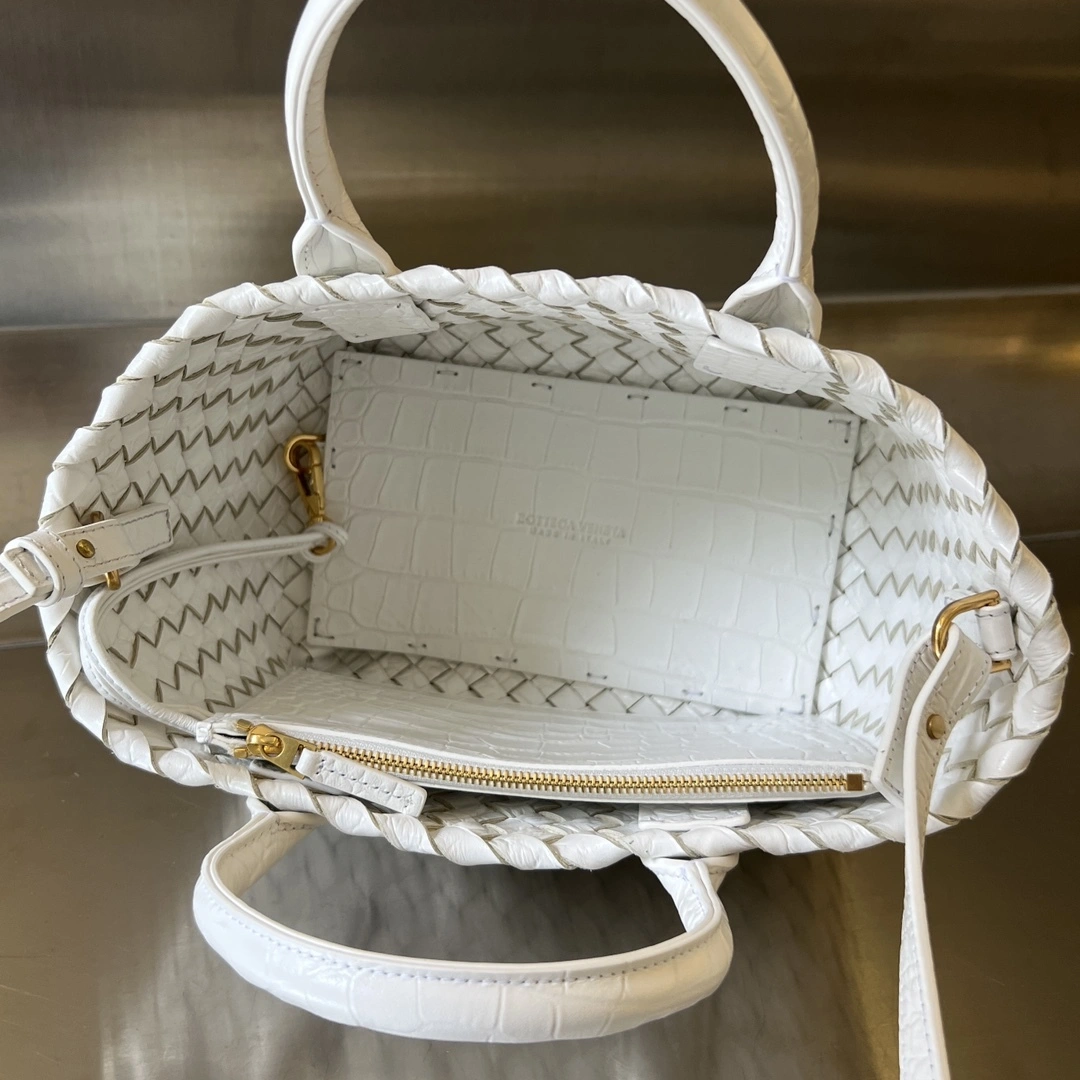 MOMO-- V595t1 717712V2H519009 high quality version Mini Cabat cowhide item:E-B063B2305