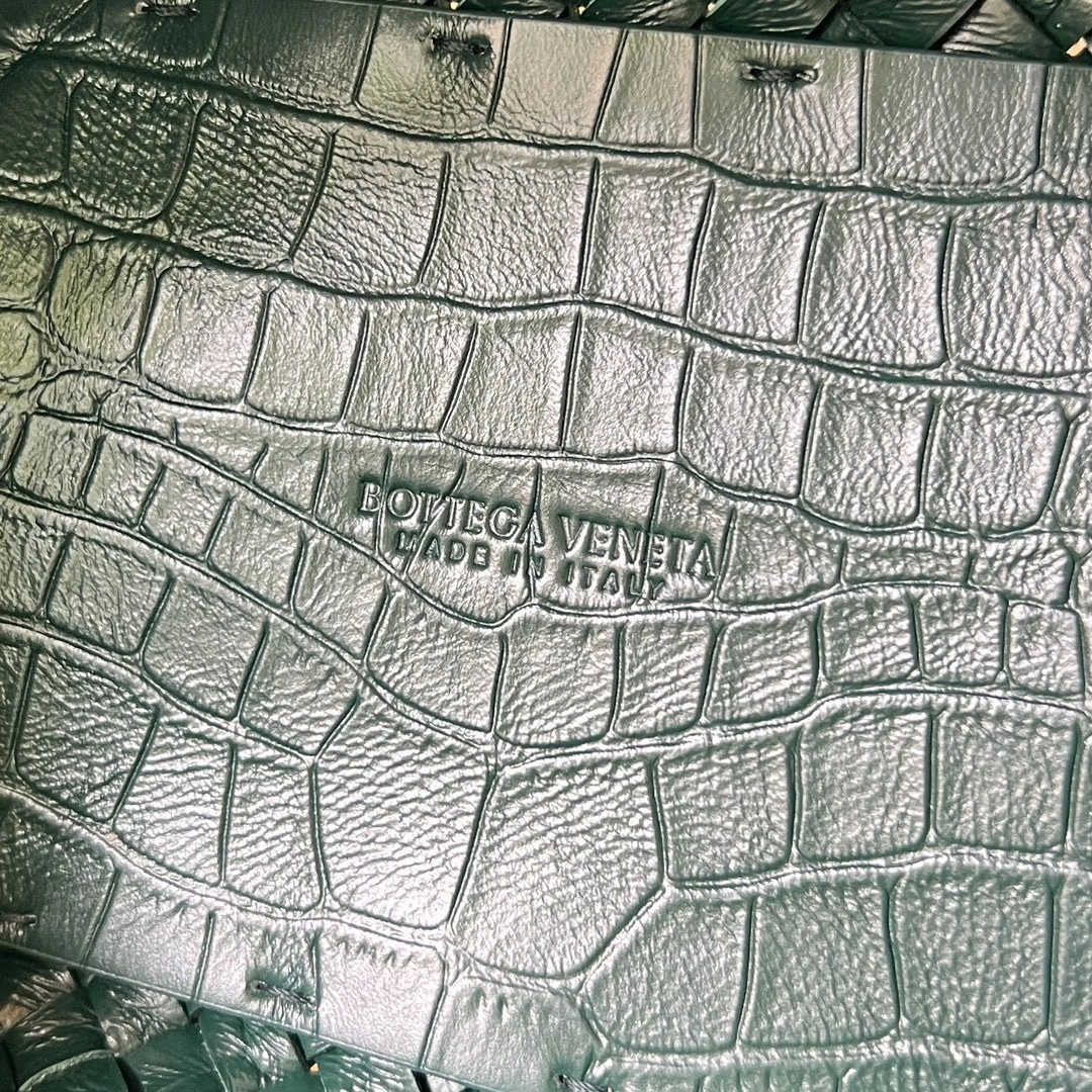 MOMO-- V595t1 717712V2OO13049 high quality version Mini Cabat cowhide item:E-B063B2316