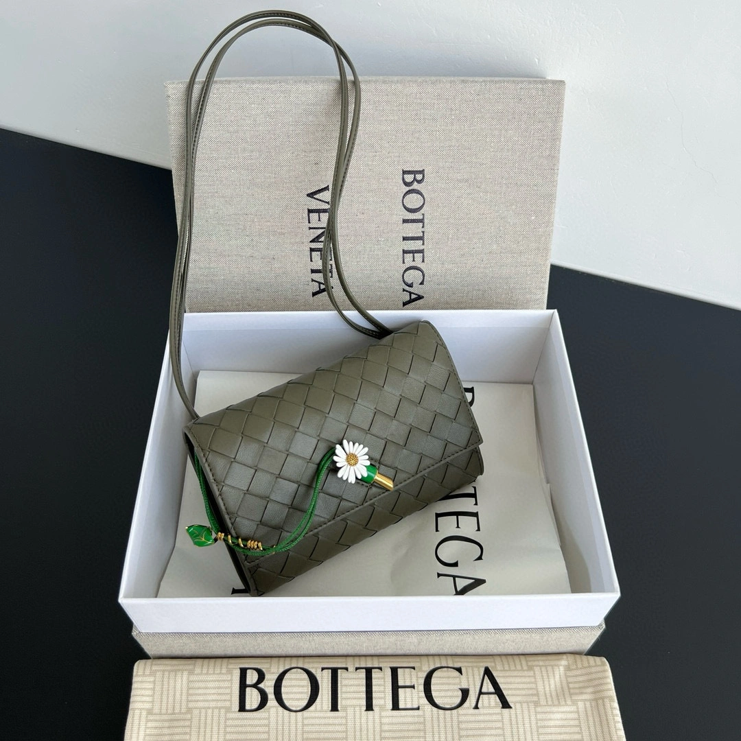MOMO-- V595t1 high quality version 838870V4SCH3246 Andiamo sheepskin item:E-B664I1710H