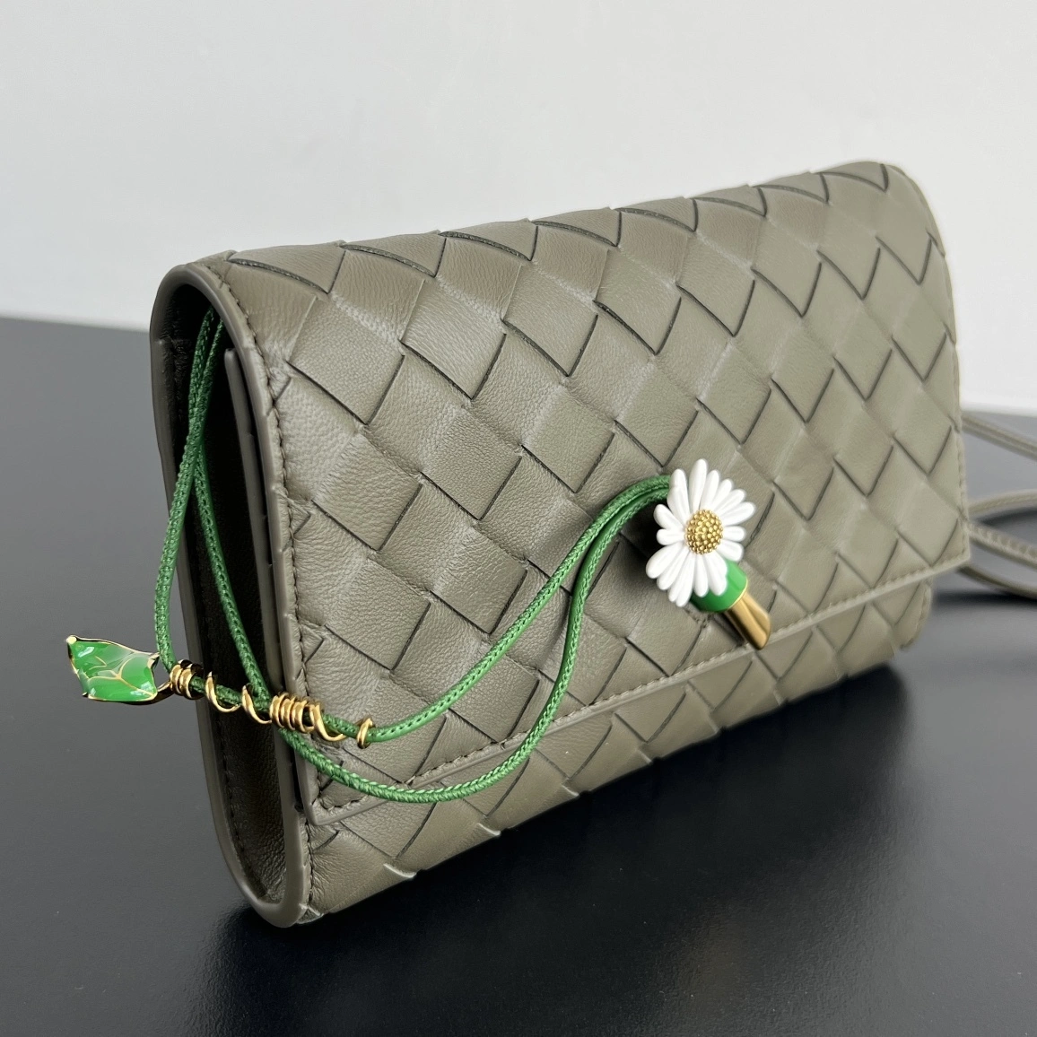 MOMO-- V595t1 high quality version 838870V4SCH3246 Andiamo sheepskin item:E-B664I1710H