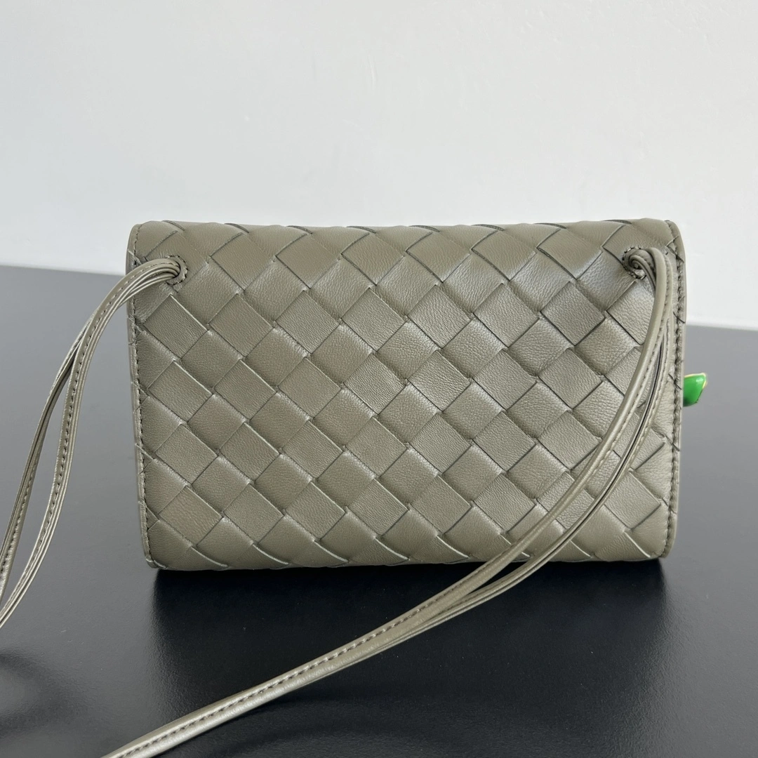 MOMO-- V595t1 high quality version 838870V4SCH3246 Andiamo sheepskin item:E-B664I1710H