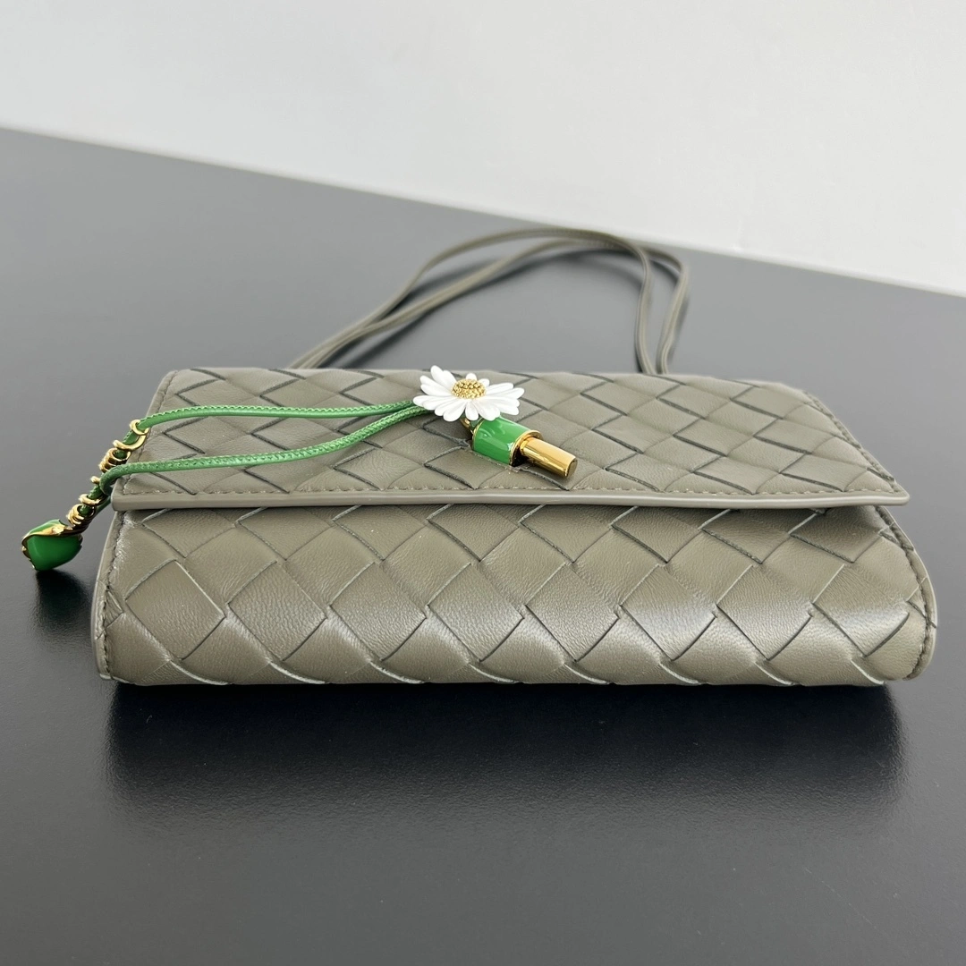 MOMO-- V595t1 high quality version 838870V4SCH3246 Andiamo sheepskin item:E-B664I1710H