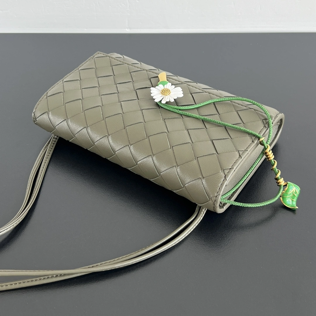 MOMO-- V595t1 high quality version 838870V4SCH3246 Andiamo sheepskin item:E-B664I1710H