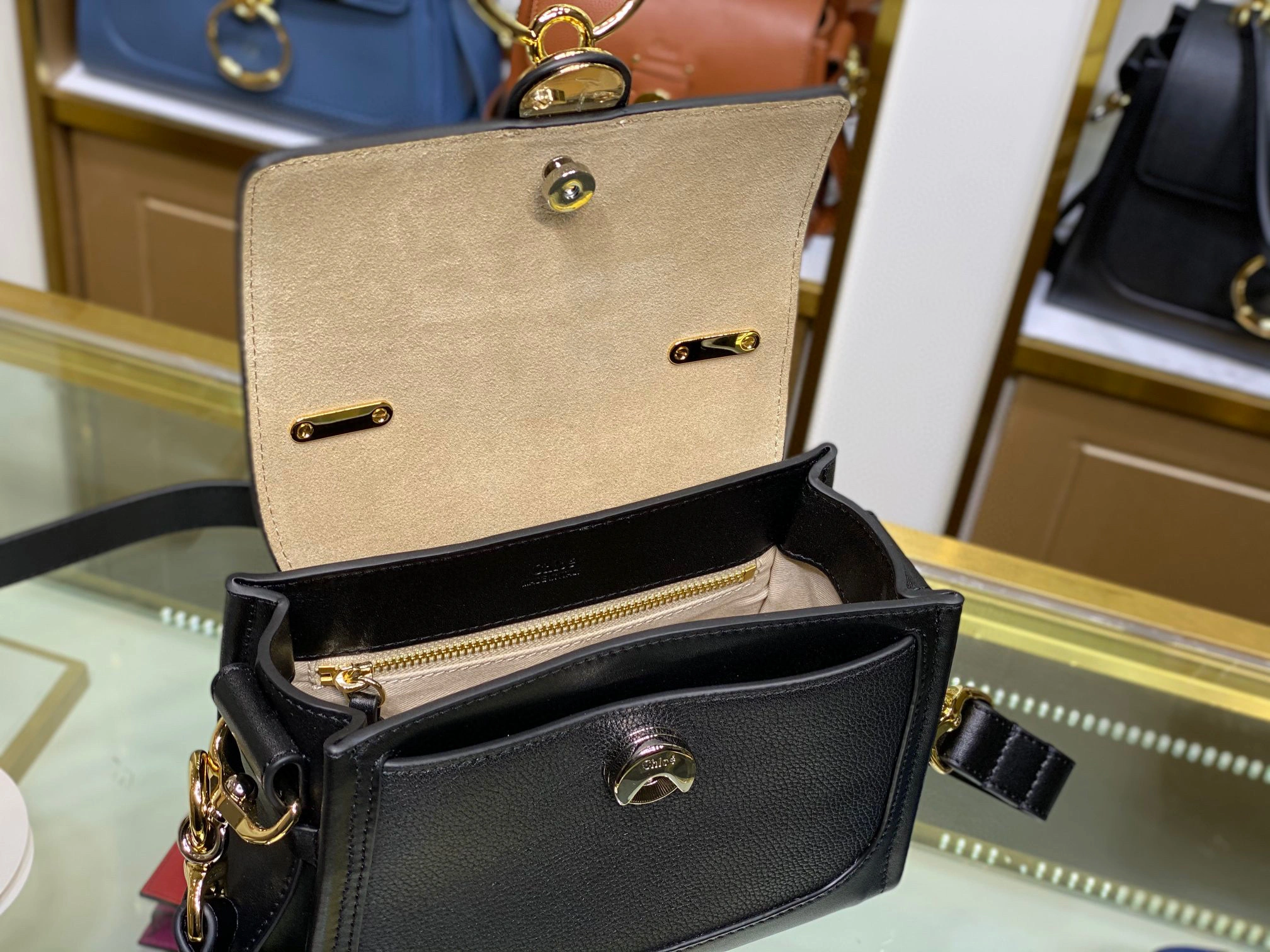 MOMO- high quality version CHC22-SS142G33-TESS001 Tess Day calfskin item：B-B063J2323C