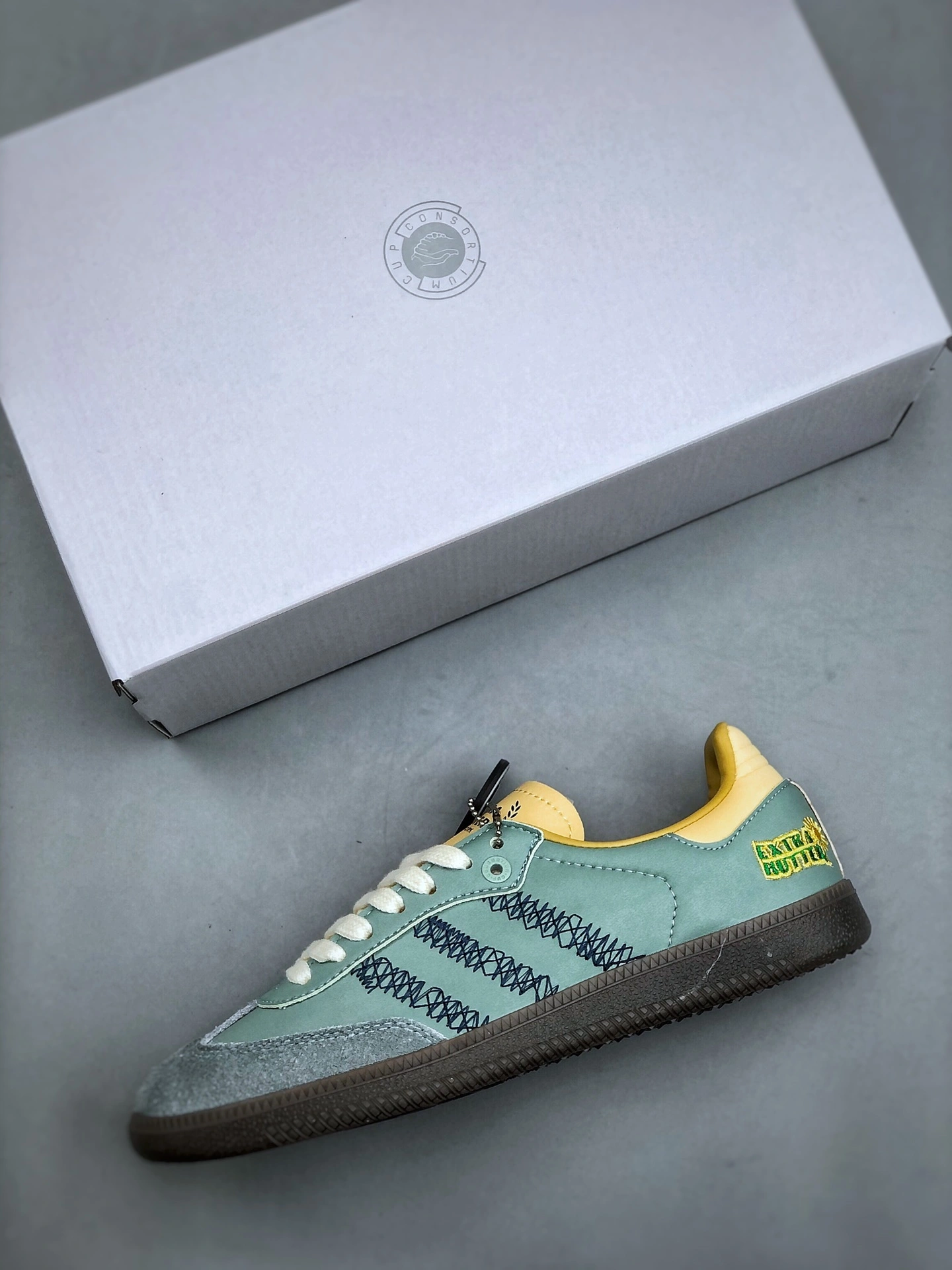 Flying pig--14i41s IE0174 Extra Butter x Originals Samba OG"Consortium Cup" item: E-X000L2502B