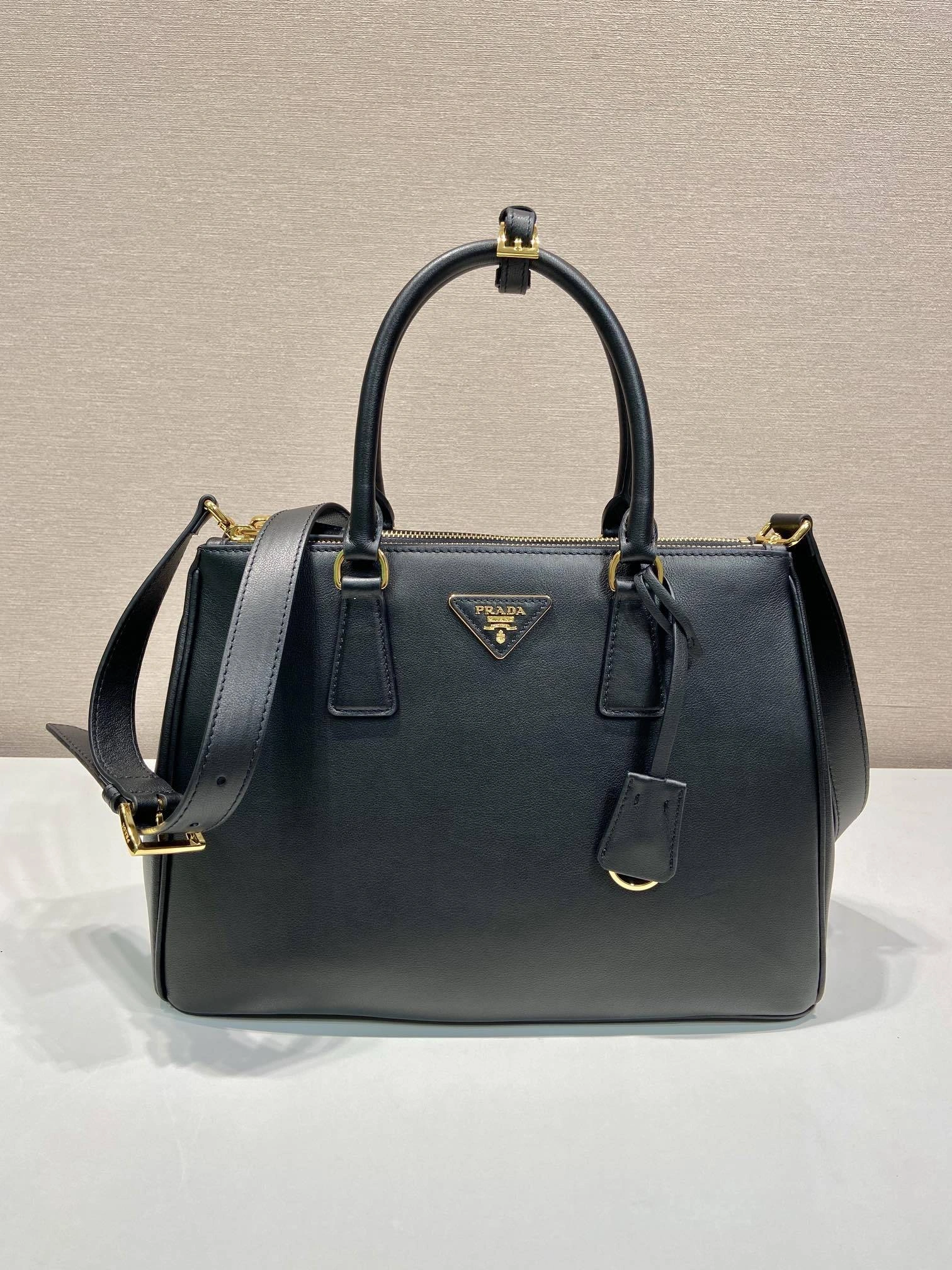 MOMO-- Pr141 1BA274_2CYS_F0002_V_YO0 high quality version Calfskin sheepskin item:D-B000K1932