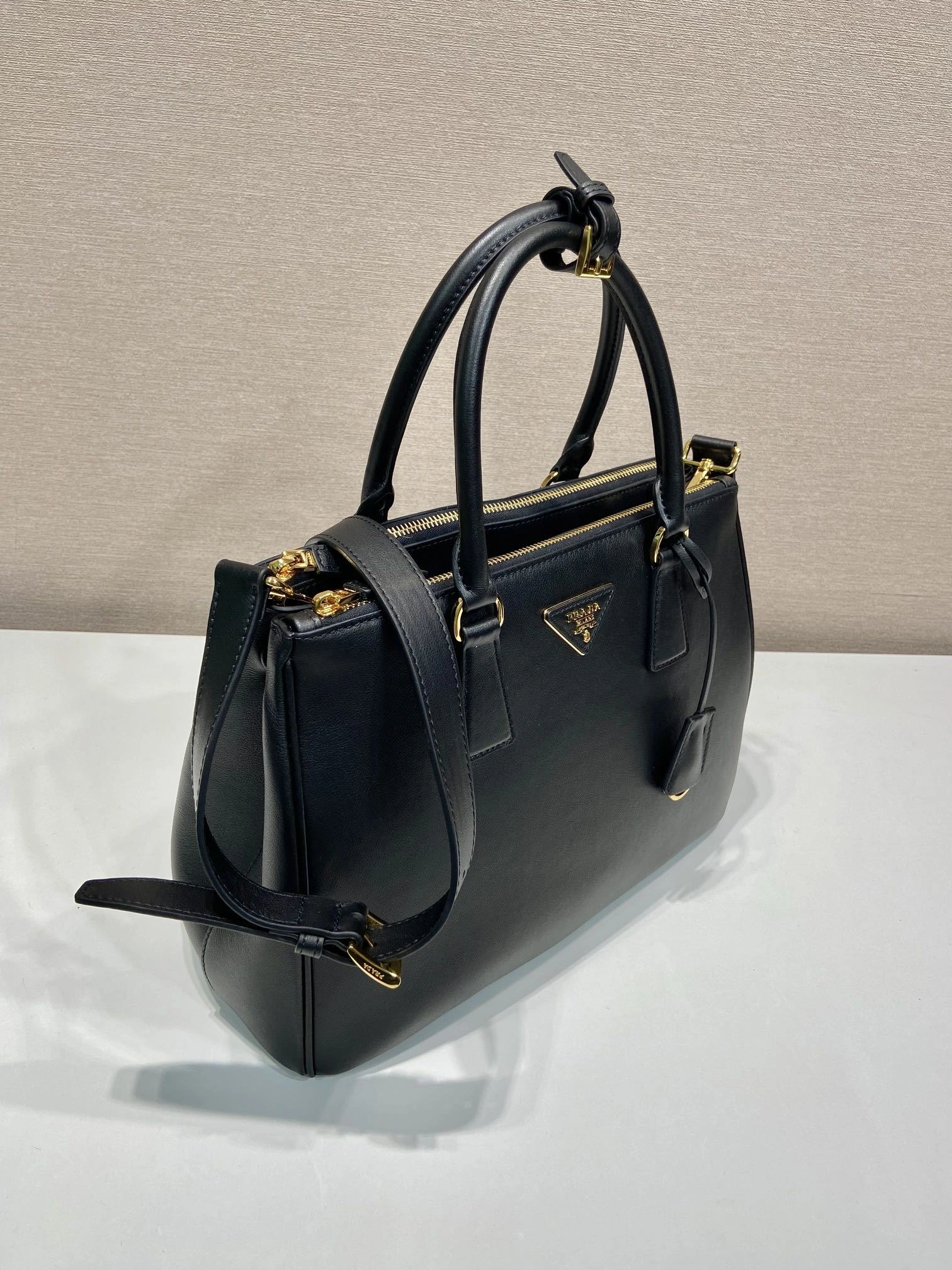 MOMO-- Pr141 1BA274_2CYS_F0002_V_YO0 high quality version Calfskin sheepskin item:D-B000K1932