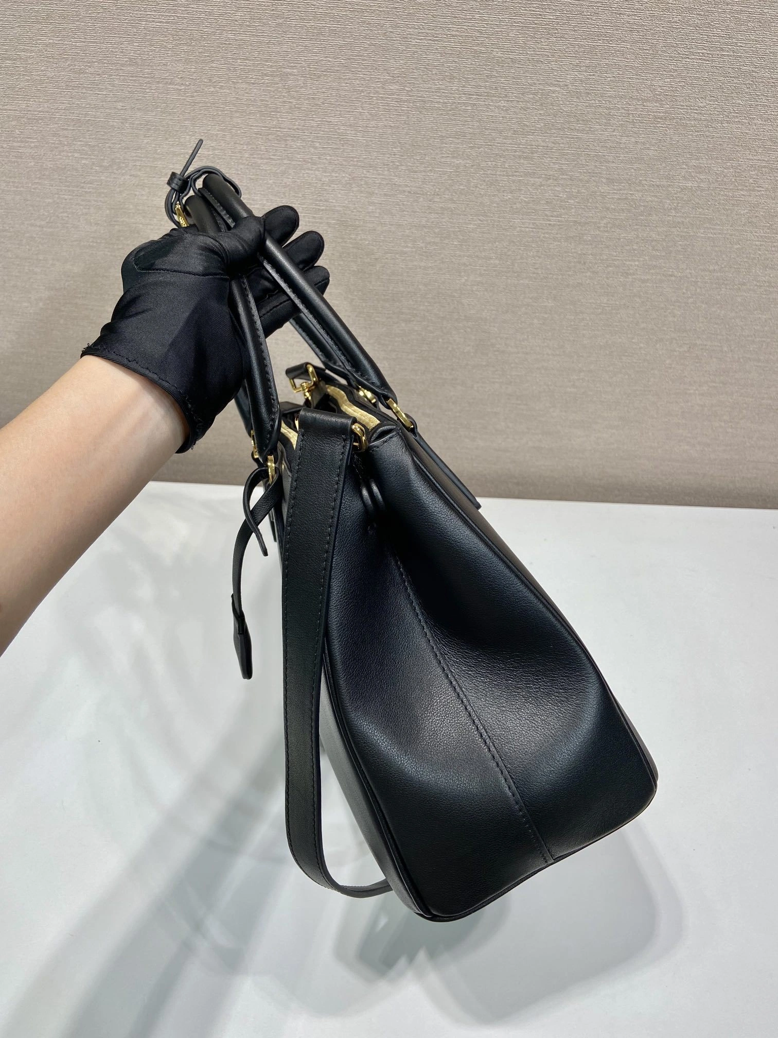 MOMO-- Pr141 1BA274_2CYS_F0002_V_YO0 high quality version Calfskin sheepskin item:D-B000K1932