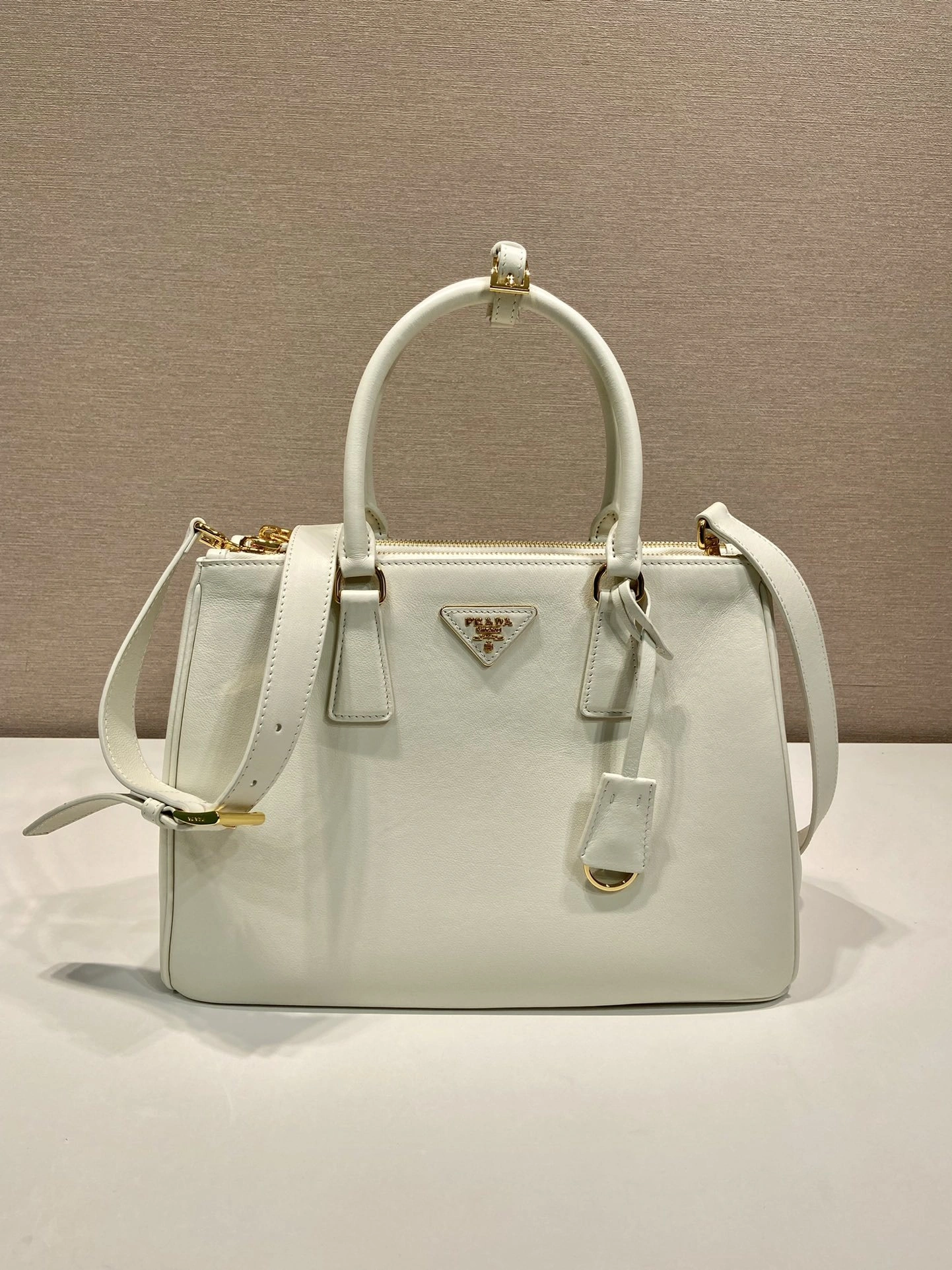 MOMO-- Pr141 1BA274_2CYS_F0009_V_YO0 high quality version Calfskin sheepskin item:D-B000K1931