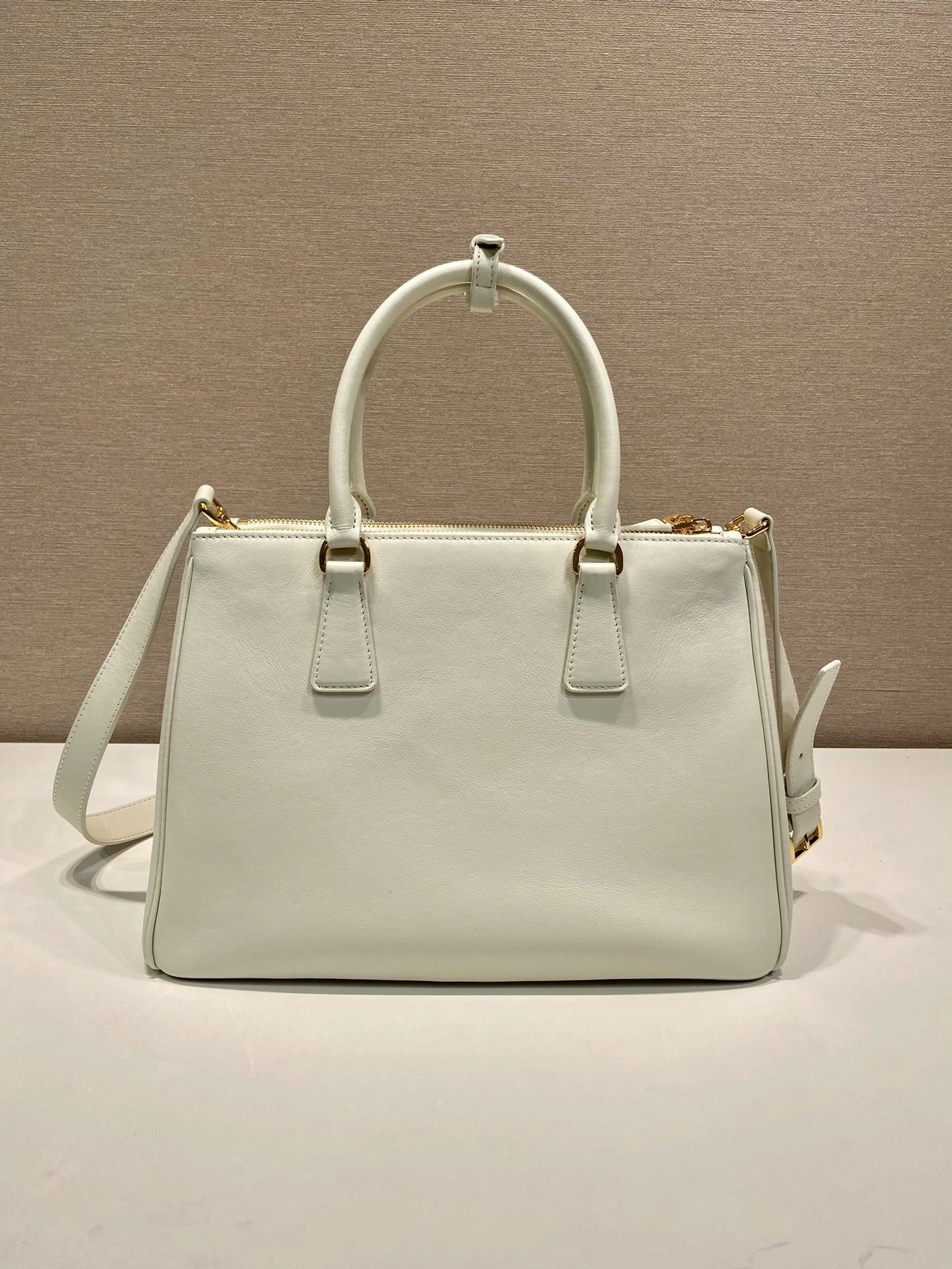 MOMO-- Pr141 1BA274_2CYS_F0009_V_YO0 high quality version Calfskin sheepskin item:D-B000K1931