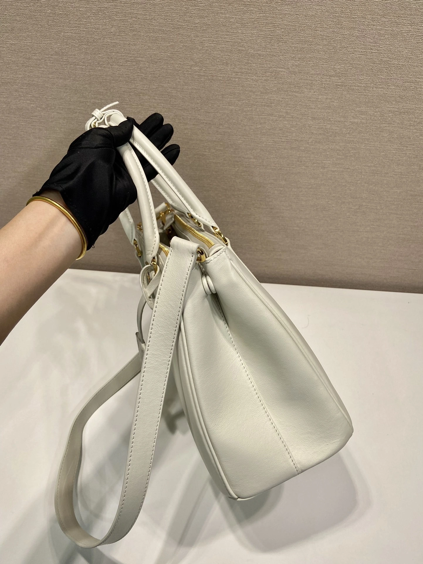 MOMO-- Pr141 1BA274_2CYS_F0009_V_YO0 high quality version Calfskin sheepskin item:D-B000K1931