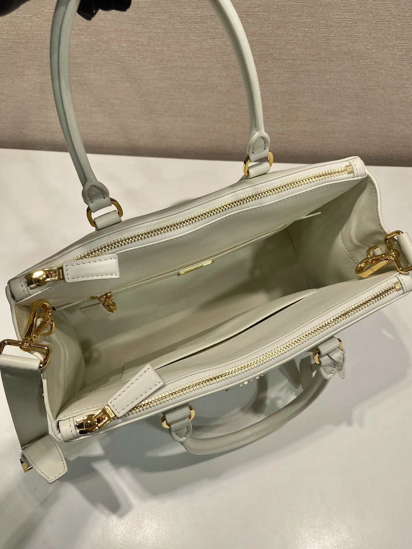 MOMO-- Pr141 1BA274_2CYS_F0009_V_YO0 high quality version Calfskin sheepskin item:D-B000K1931