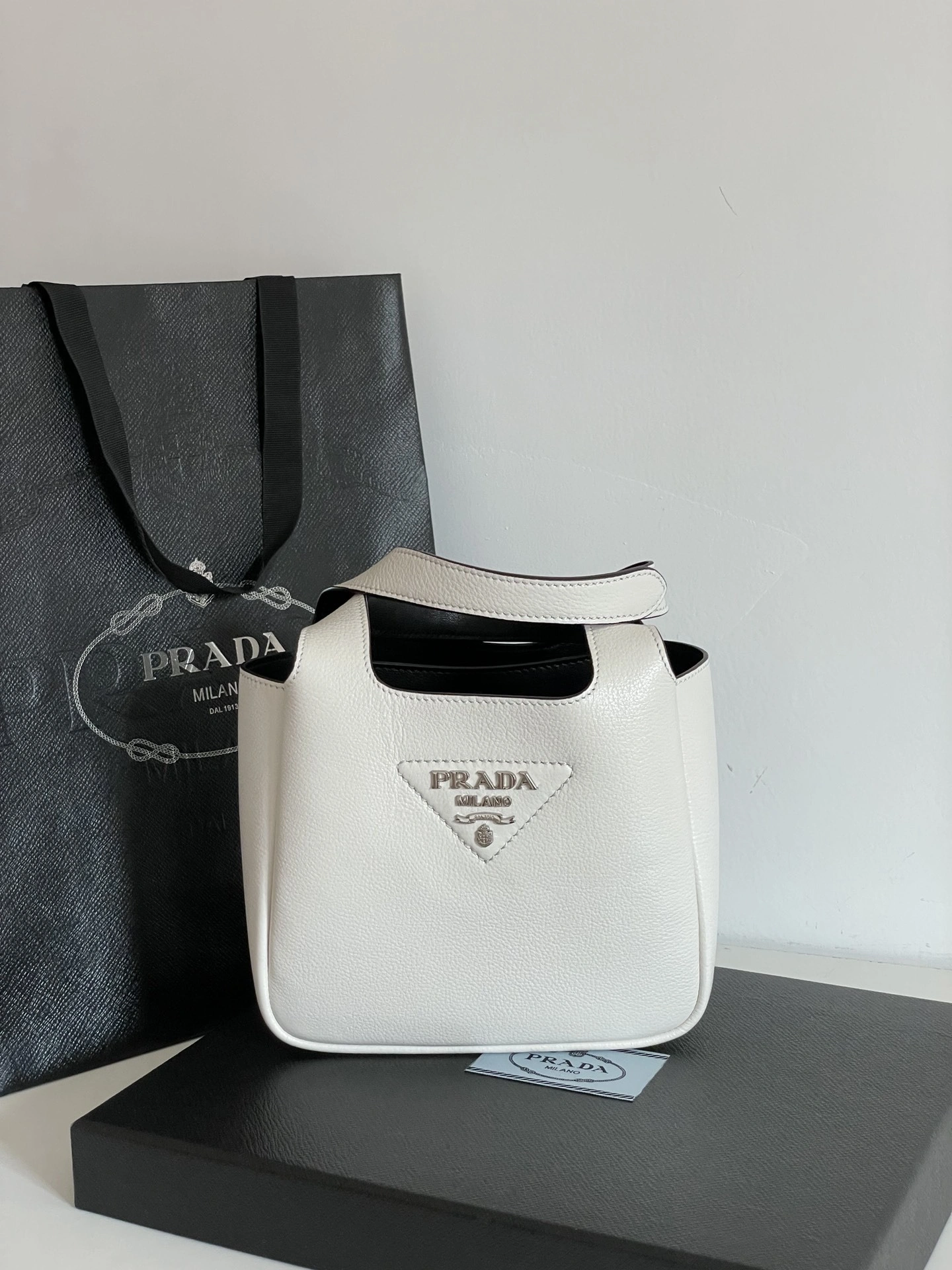 MOMO-- Pr141 1BA349_2DKV_F0G3Z_V_OOO high quality version Calfskin sheepskin item:E-B805H1531
