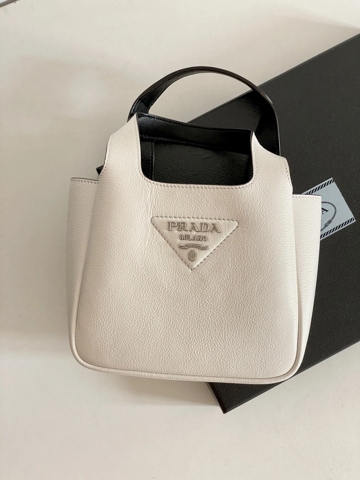 MOMO-- Pr141 1BA349_2DKV_F0G3Z_V_OOO high quality version Calfskin sheepskin item:E-B805H1531