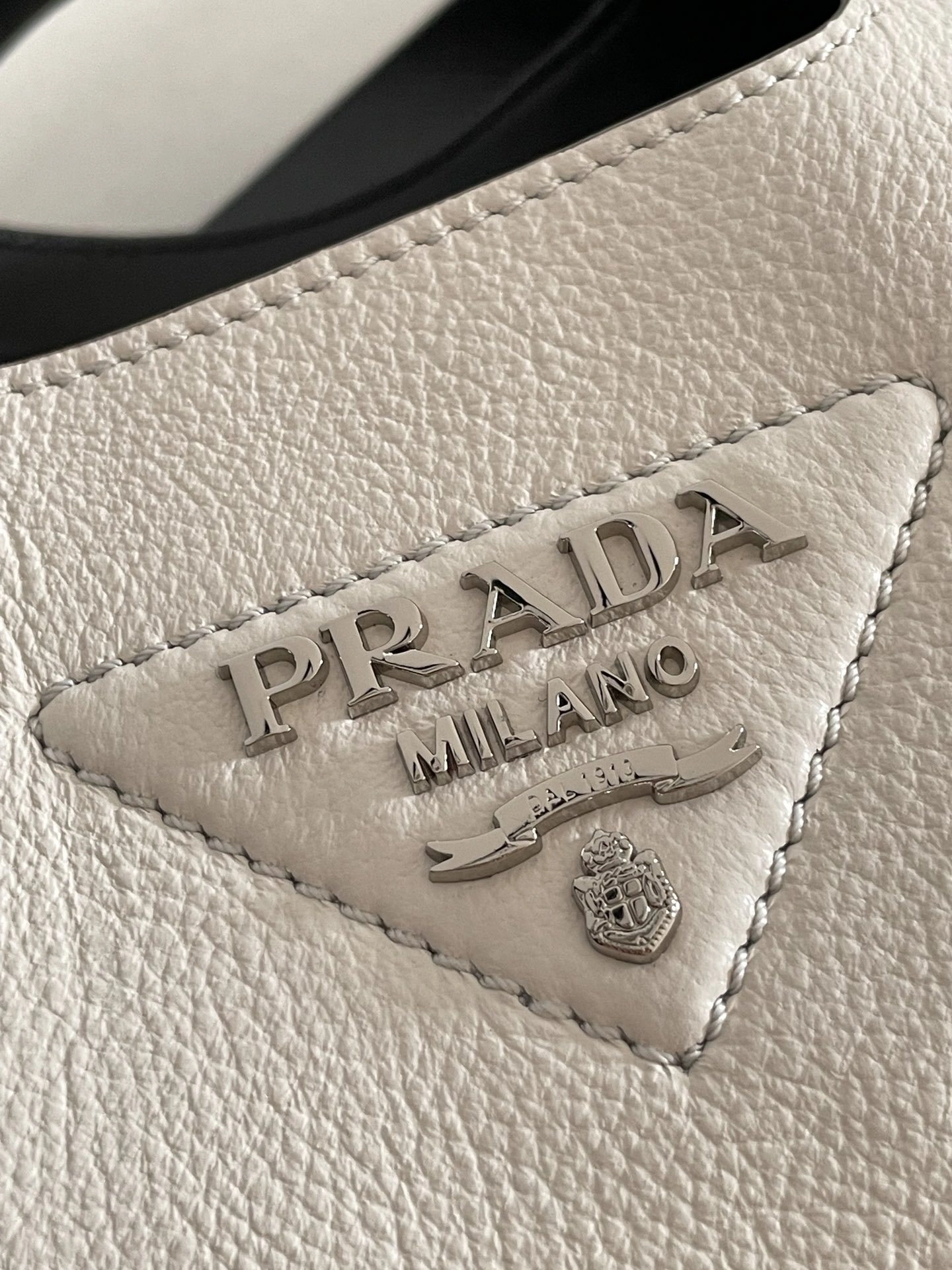 MOMO-- Pr141 1BA349_2DKV_F0G3Z_V_OOO high quality version Calfskin sheepskin item:E-B805H1531