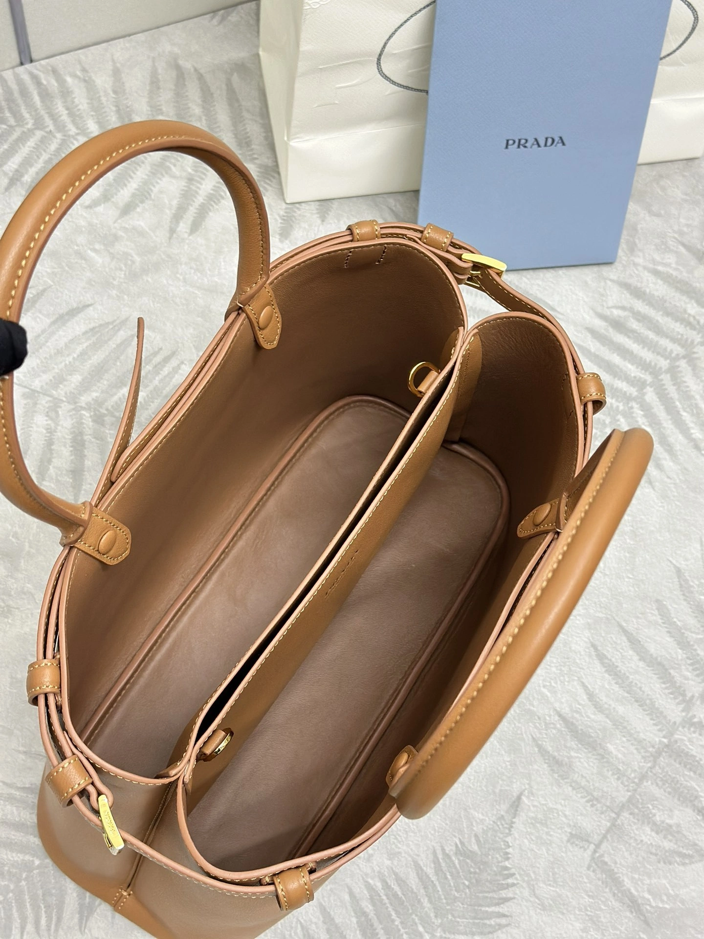 MOMO-- Pr141 1BA417_2CYS_F03BH_V_OOO Calfskin sheepskin high quality version item:D-B000K2245