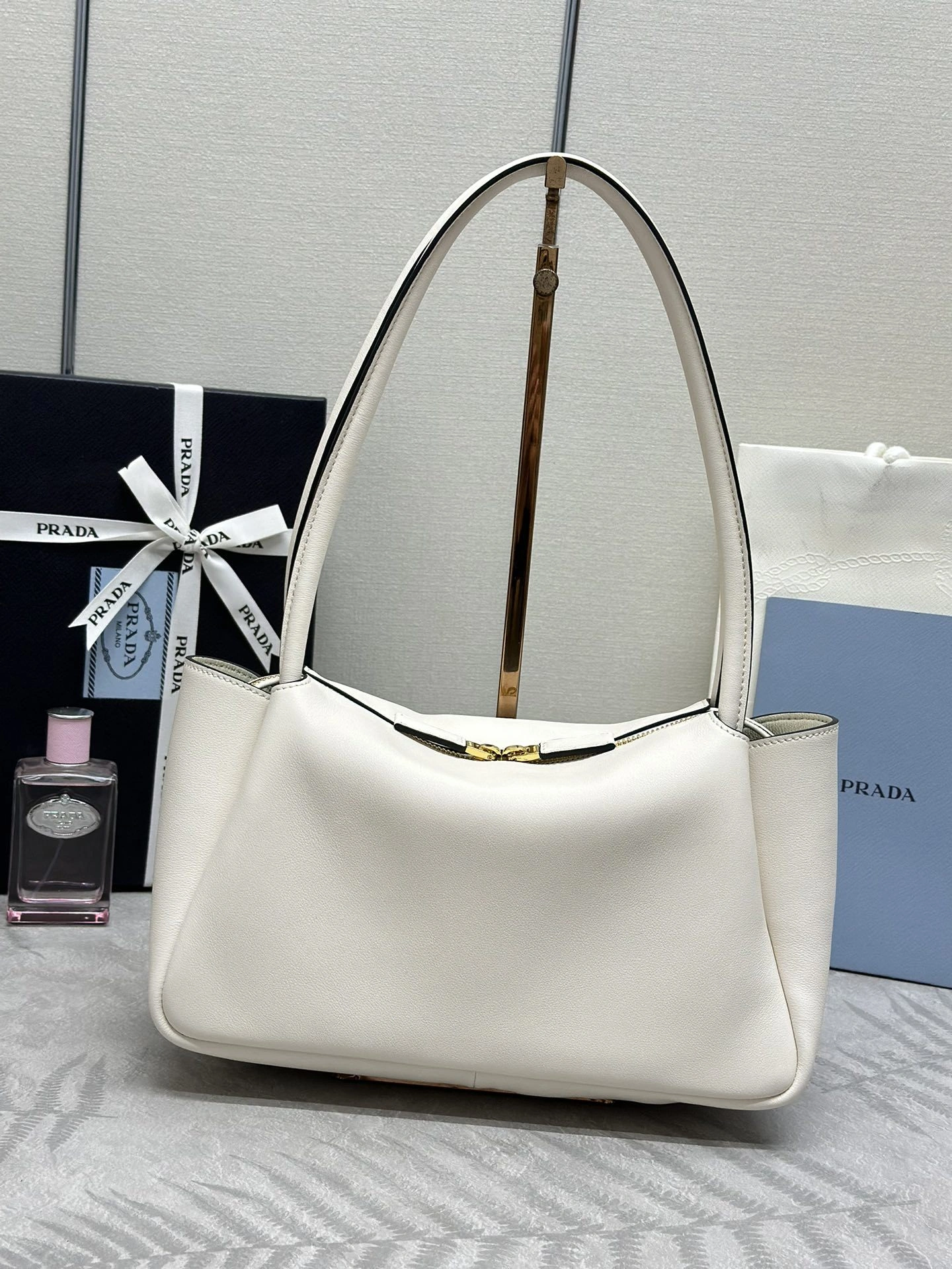 &MOMO-- Pr141 1BA444_2CYS_F0PG7_V_OVX high quality version Calfskin sheepskin item:D-B000K1928