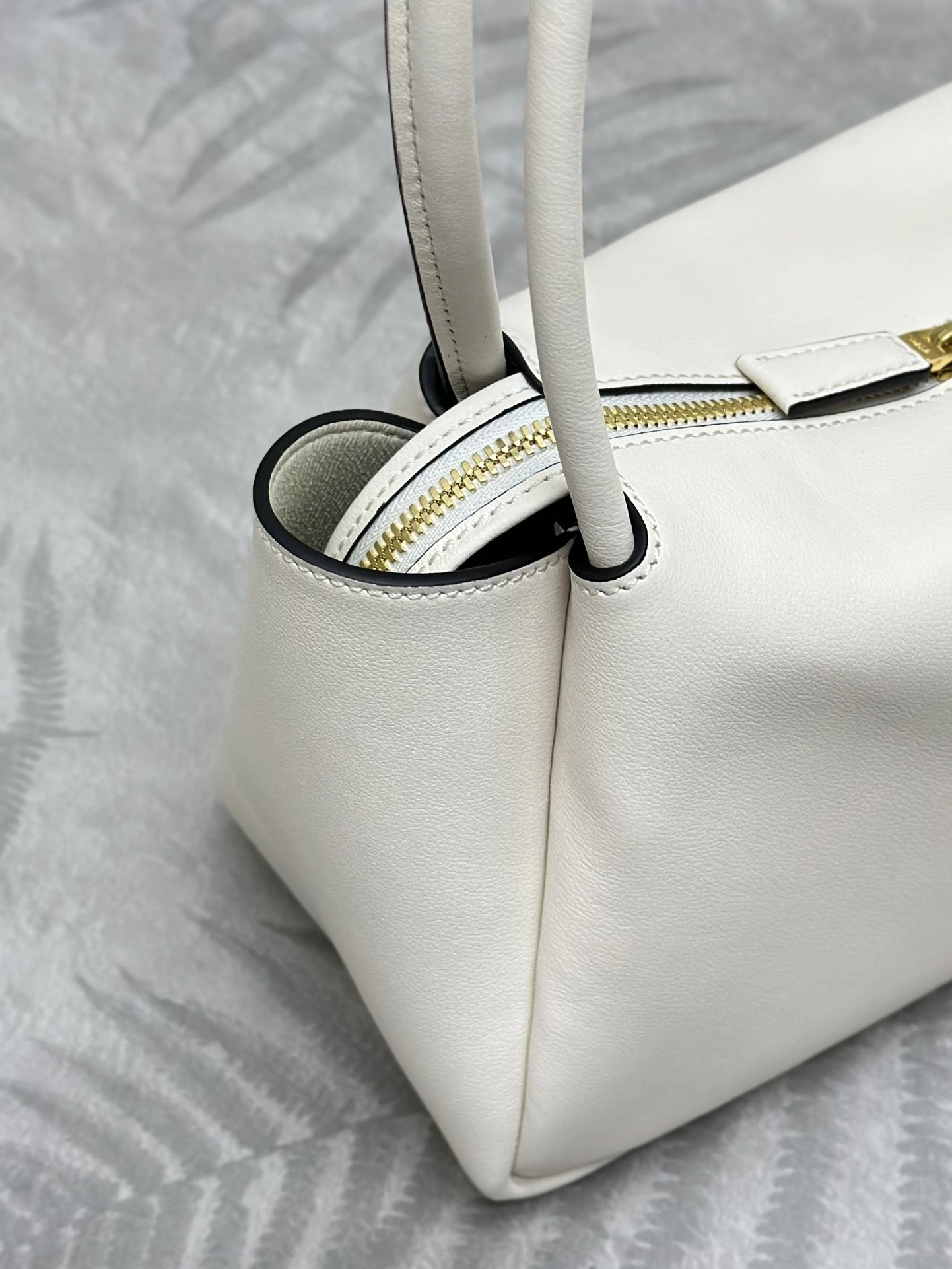 &MOMO-- Pr141 1BA444_2CYS_F0PG7_V_OVX high quality version Calfskin sheepskin item:D-B000K1928