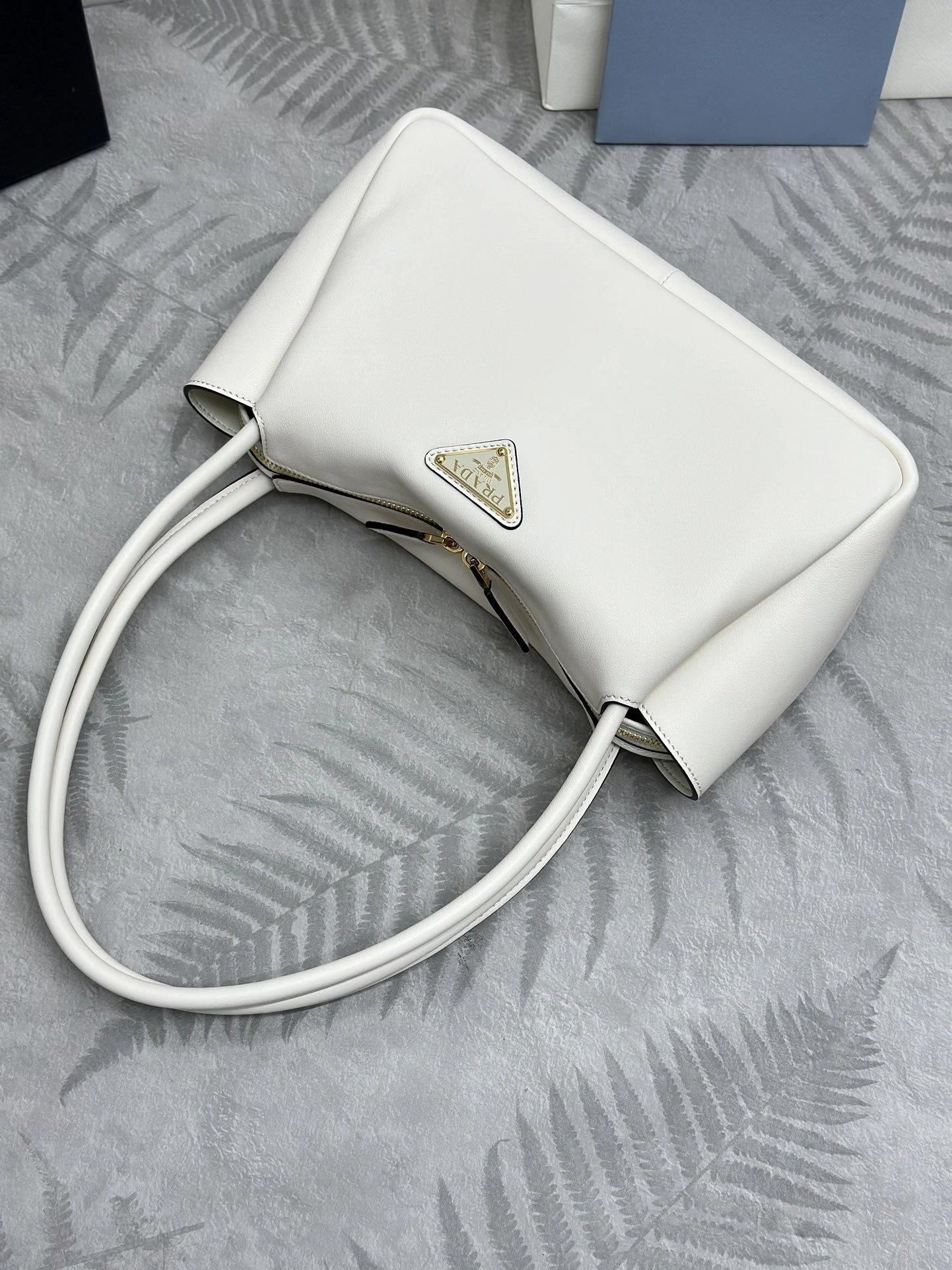 &MOMO-- Pr141 1BA444_2CYS_F0PG7_V_OVX high quality version Calfskin sheepskin item:D-B000K1928