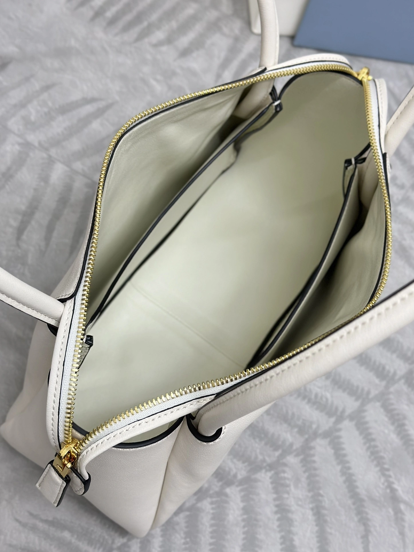 &MOMO-- Pr141 1BA444_2CYS_F0PG7_V_OVX high quality version Calfskin sheepskin item:D-B000K1928