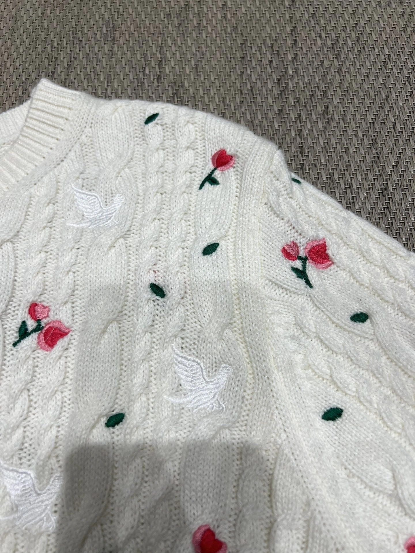 Victoria-- 4ior Rose Embroidered Cable-Knit Cashmere Short-Sleeve Sweater item:F-F140A1401H