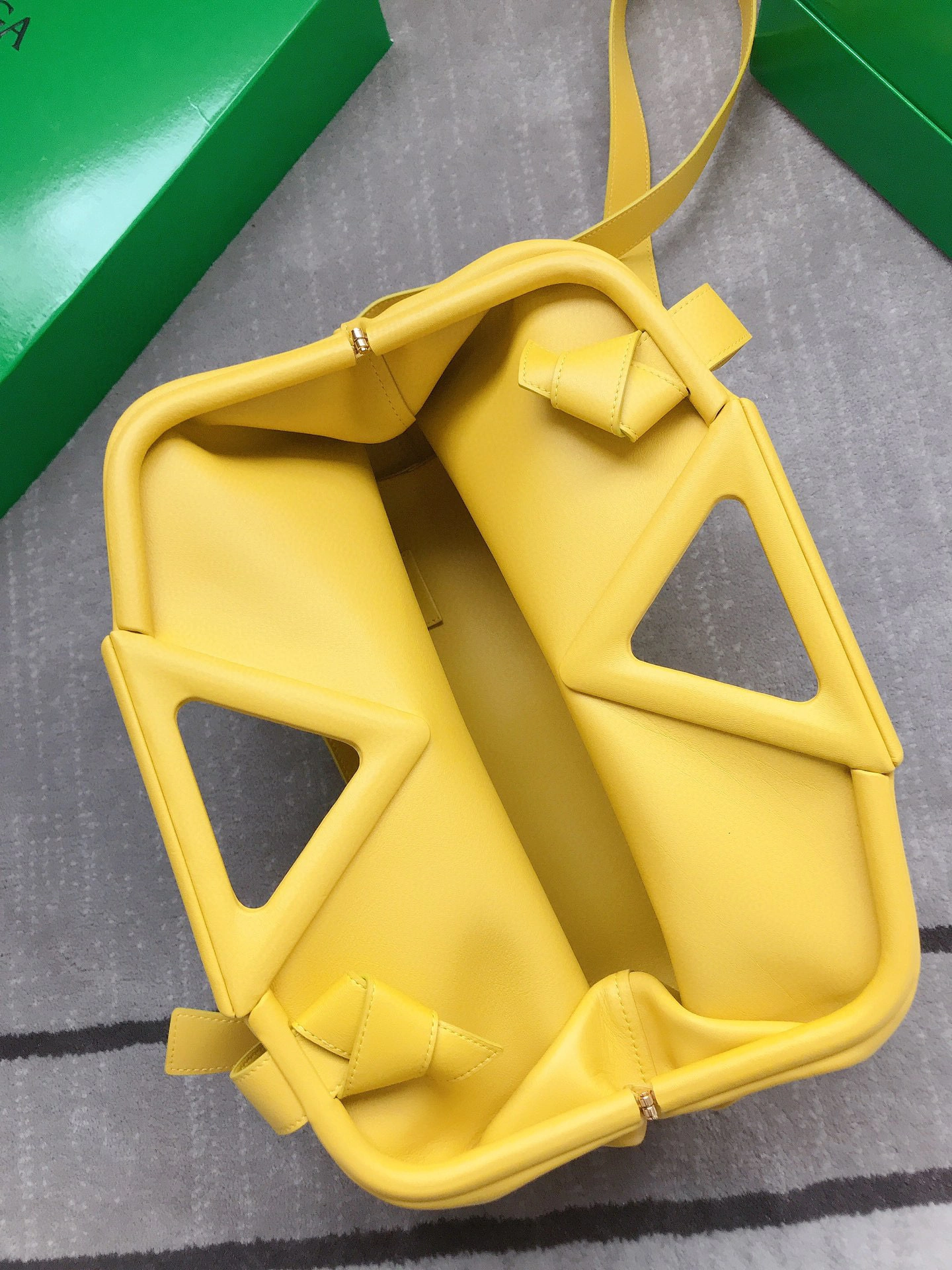 & 652446 triangle item:B-B063B0455