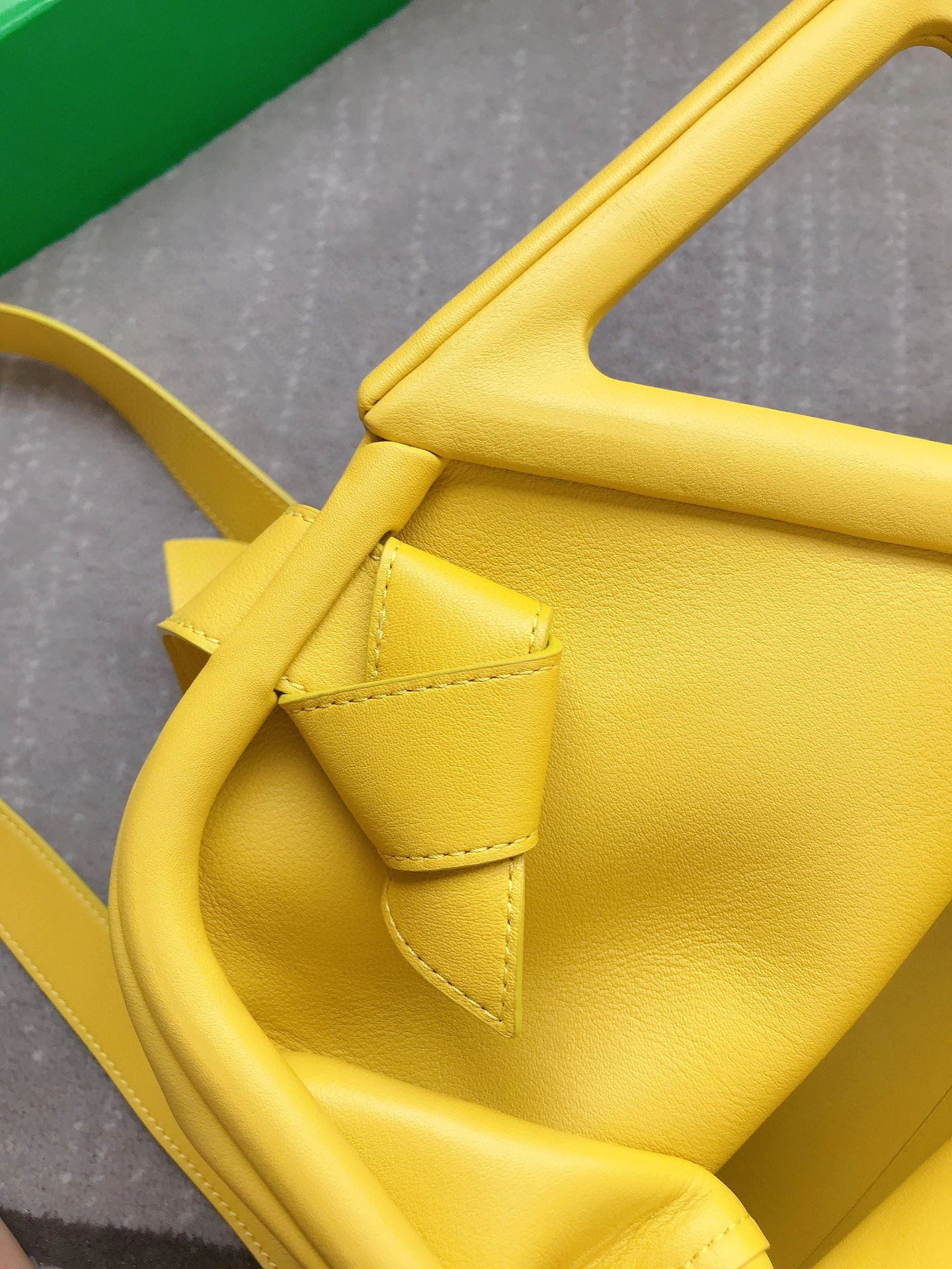 & 652446 triangle item:B-B063B0455
