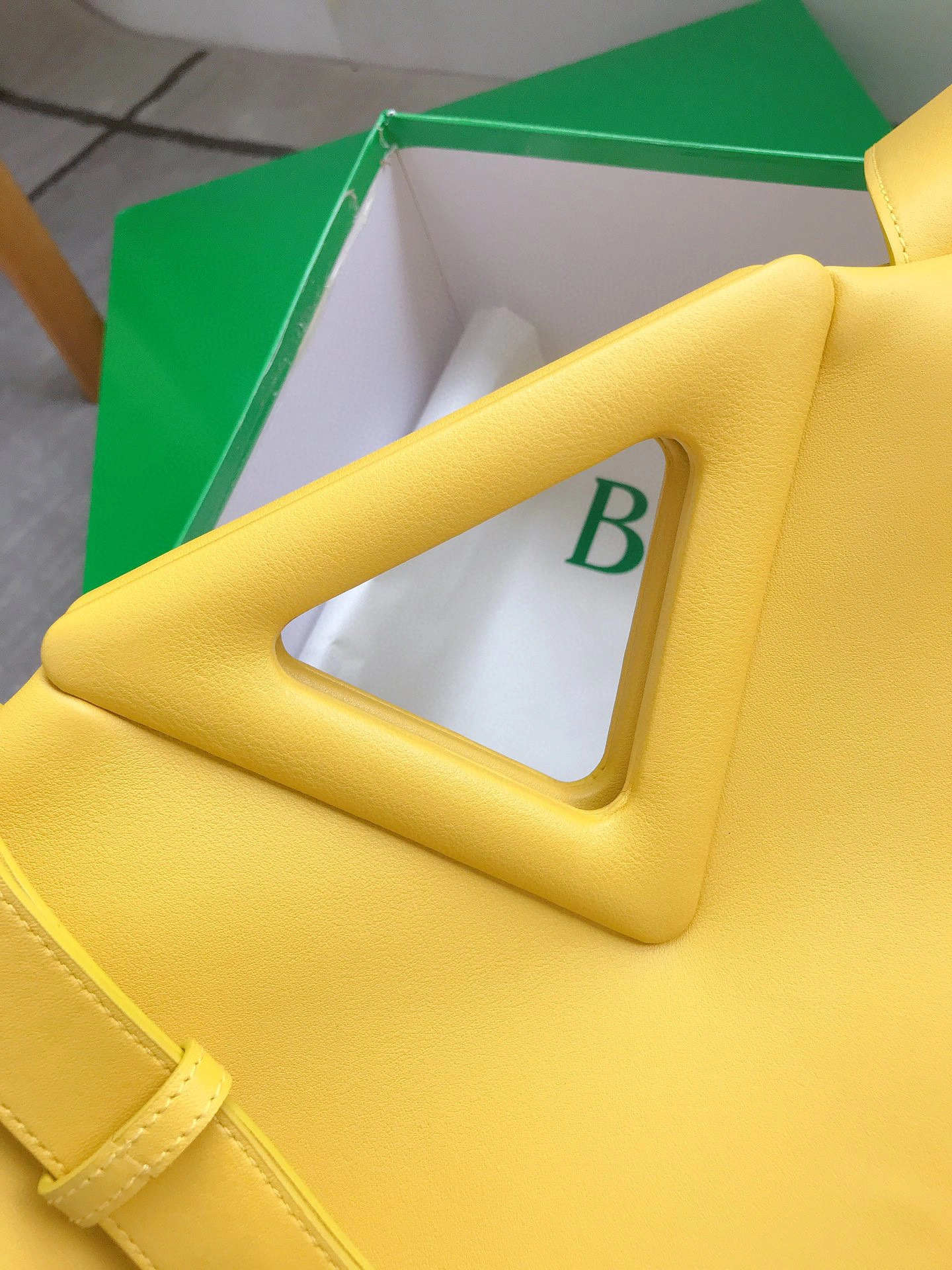& 652446 triangle item:B-B063B0455