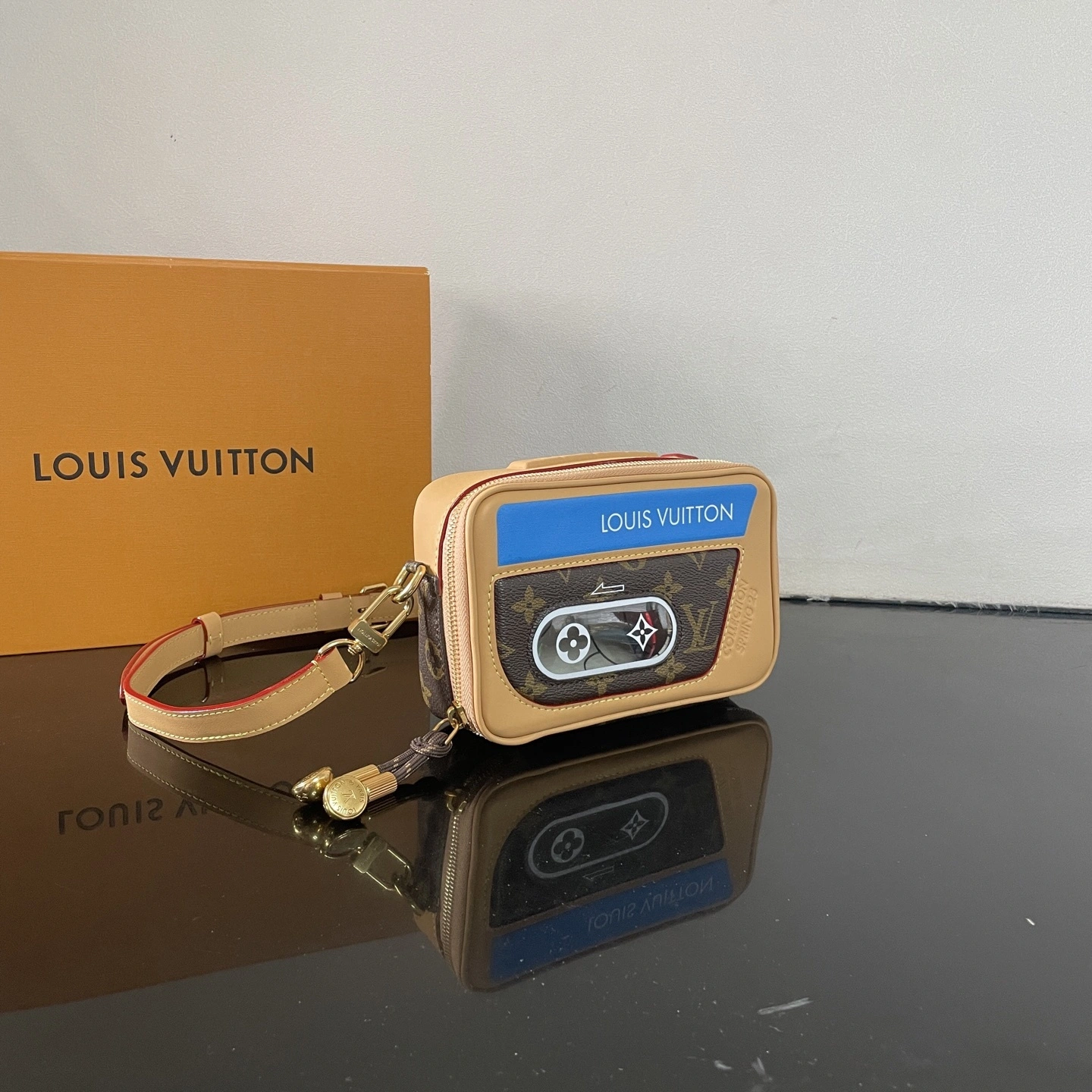 MOMO- 8V M14062 Baladeur Wearable Wallet cowhide high quality version item：E-B177I2414